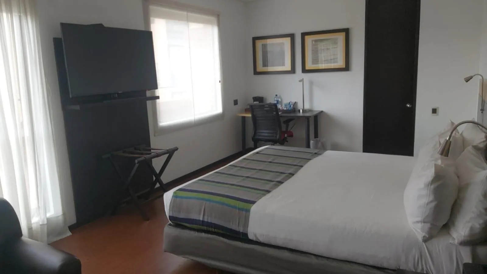 Bed in Hotel Madisson Inn Luxury By GEH Suites