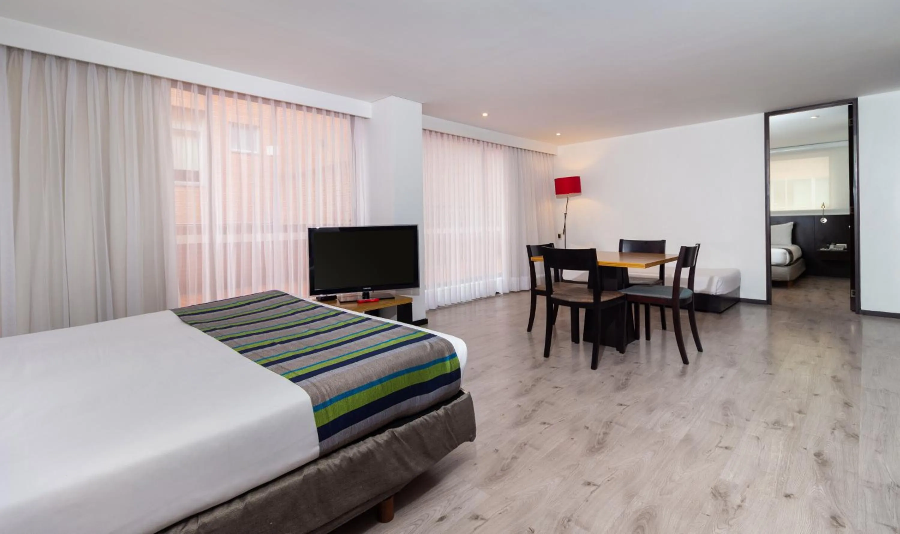 TV and multimedia, Bed in Hotel Madisson Inn Luxury By GEH Suites