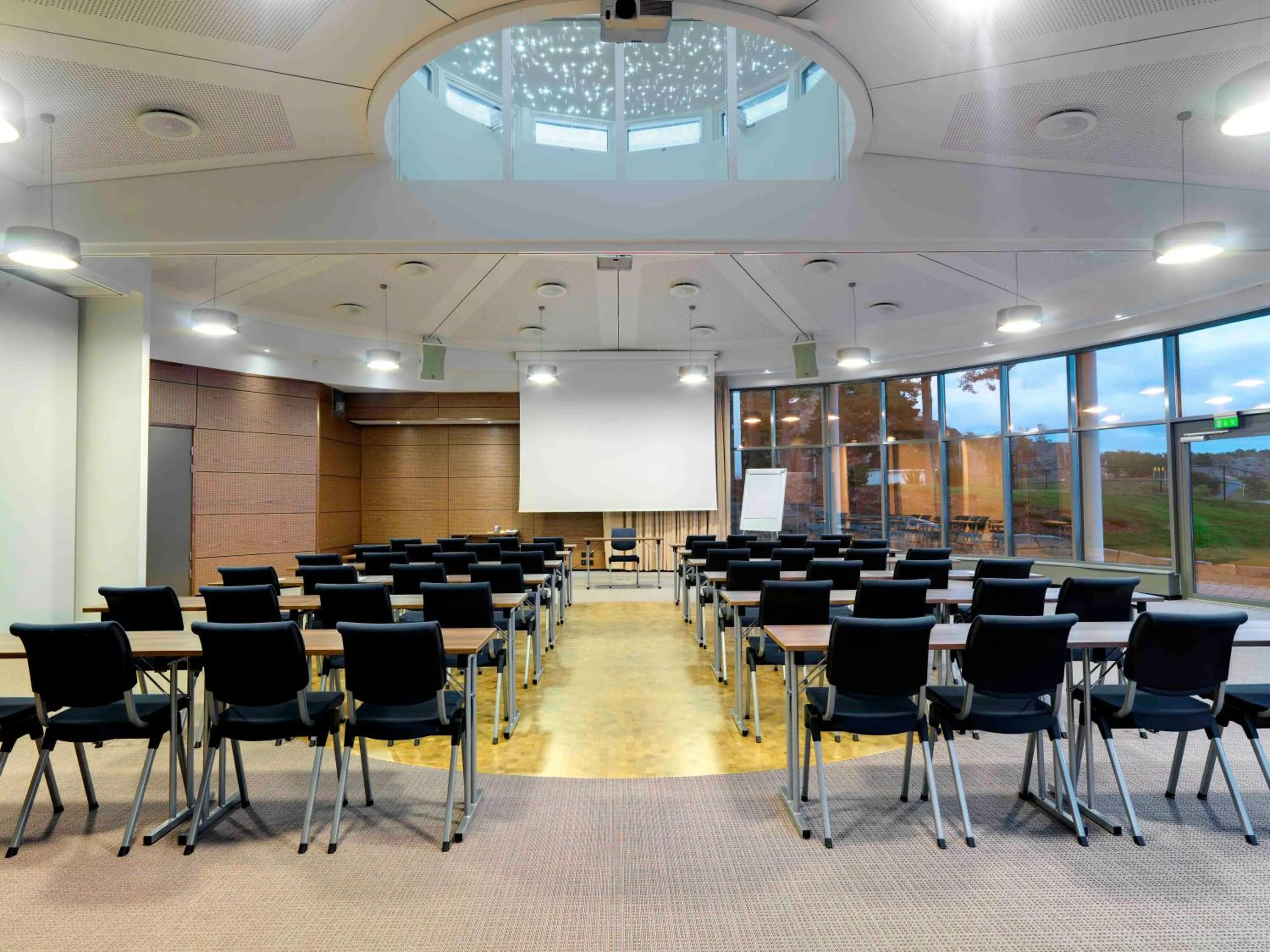 Meeting/conference room in Strand Hotel Fevik - by Classic Norway Hotels