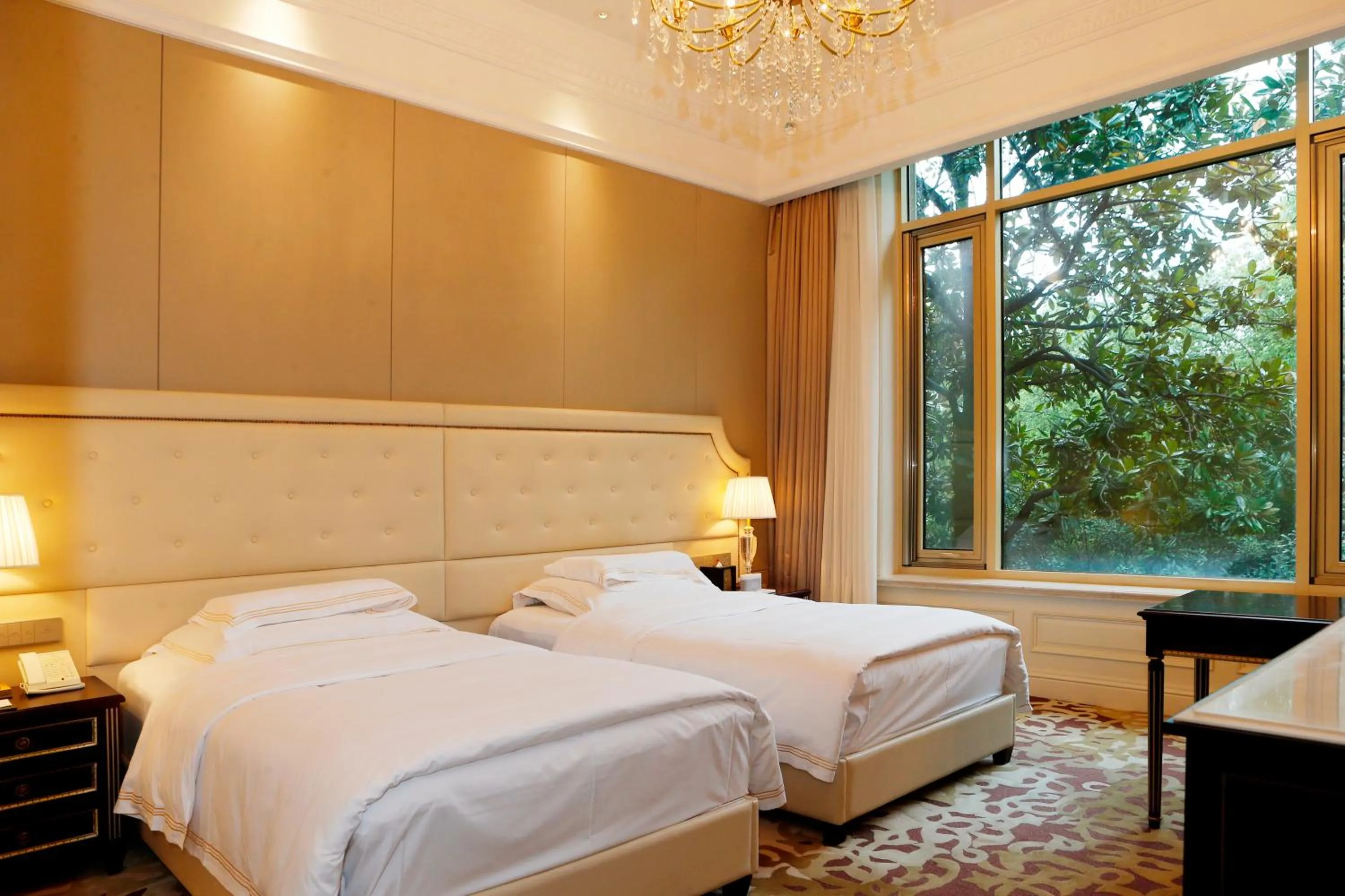 Bedroom, Bed in Hong Qiao State Guest House