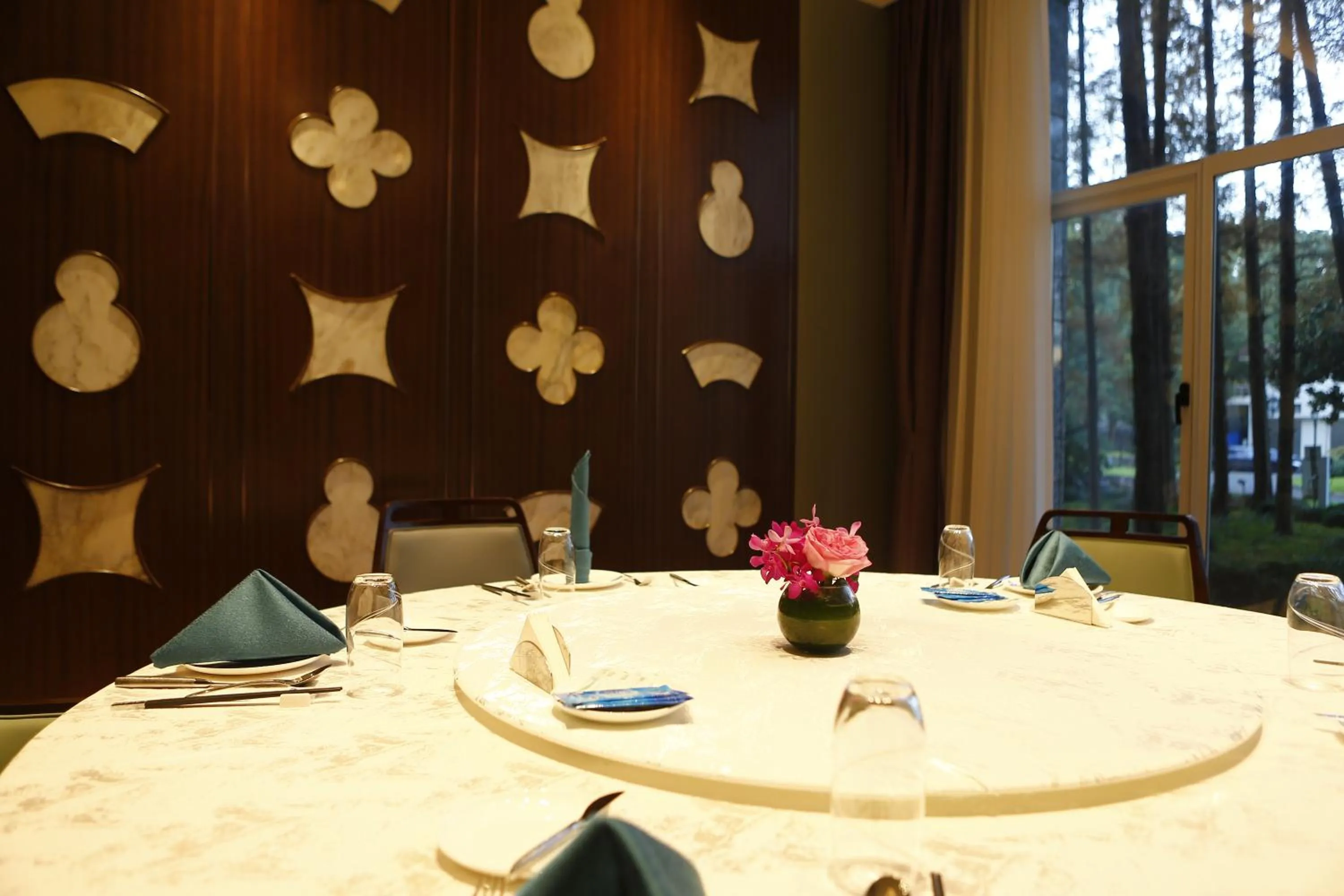 Restaurant/places to eat in Hong Qiao State Guest House