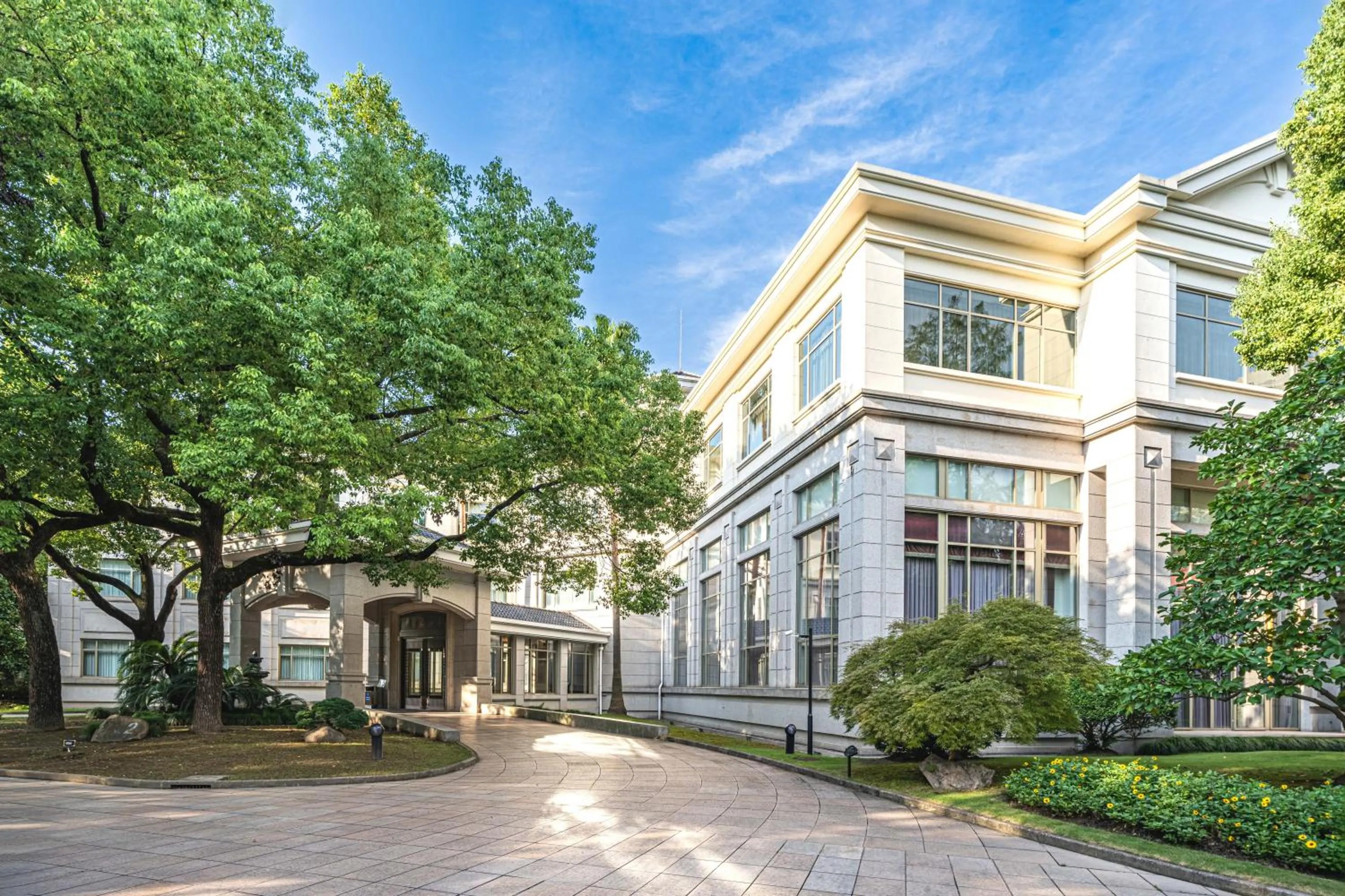 Property building in Hong Qiao State Guest House