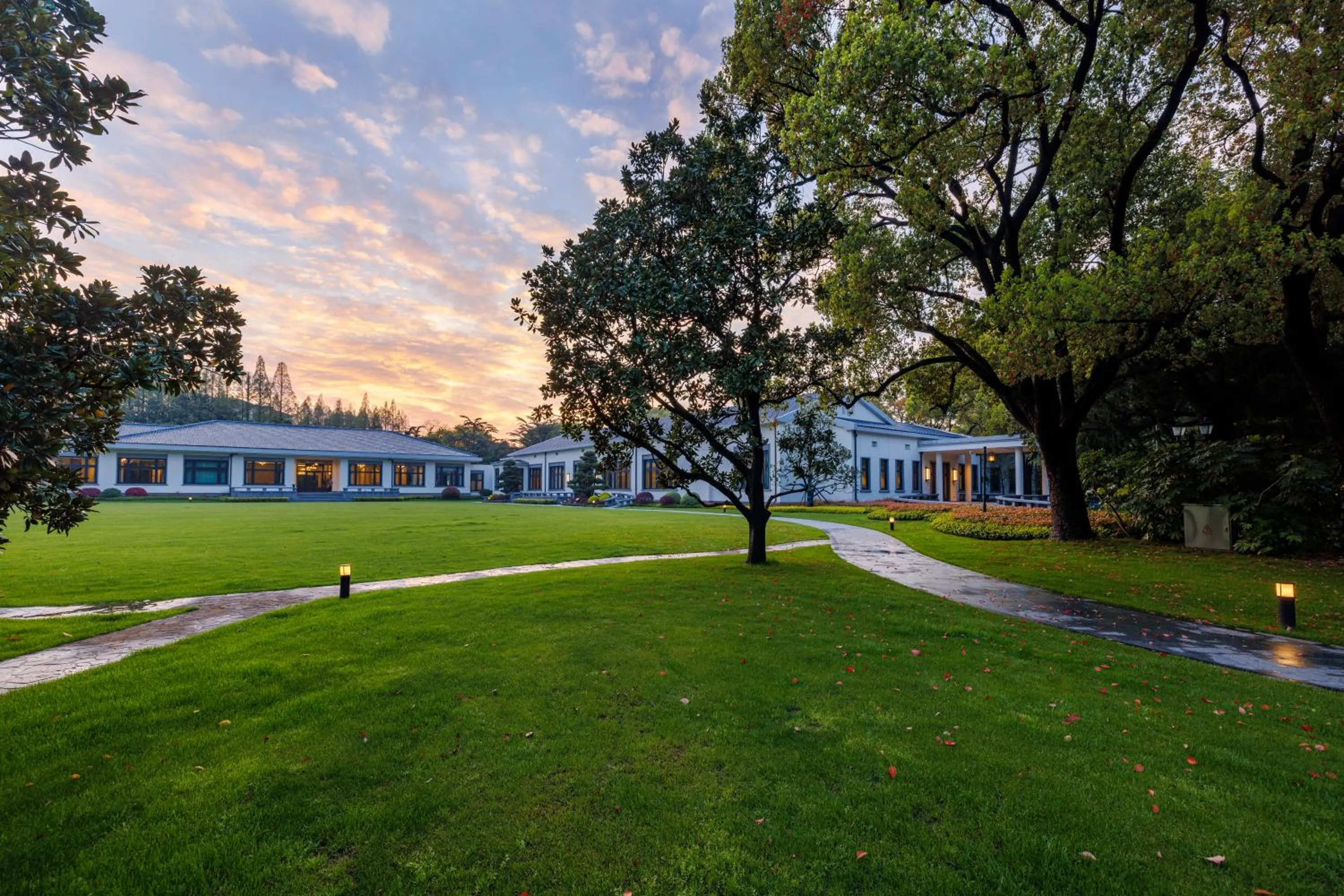 Property building in Hong Qiao State Guest House