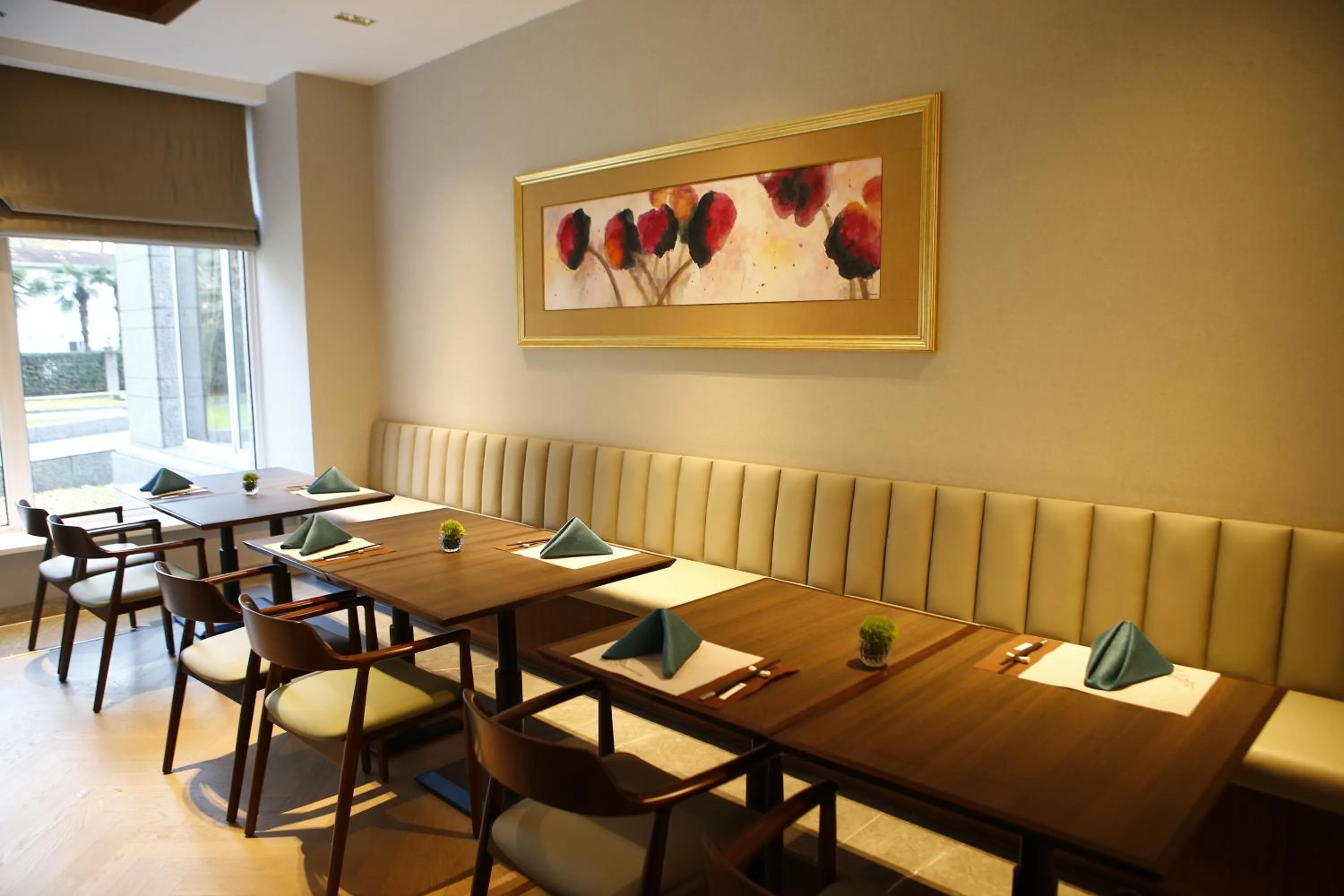 Restaurant/places to eat in Hong Qiao State Guest House