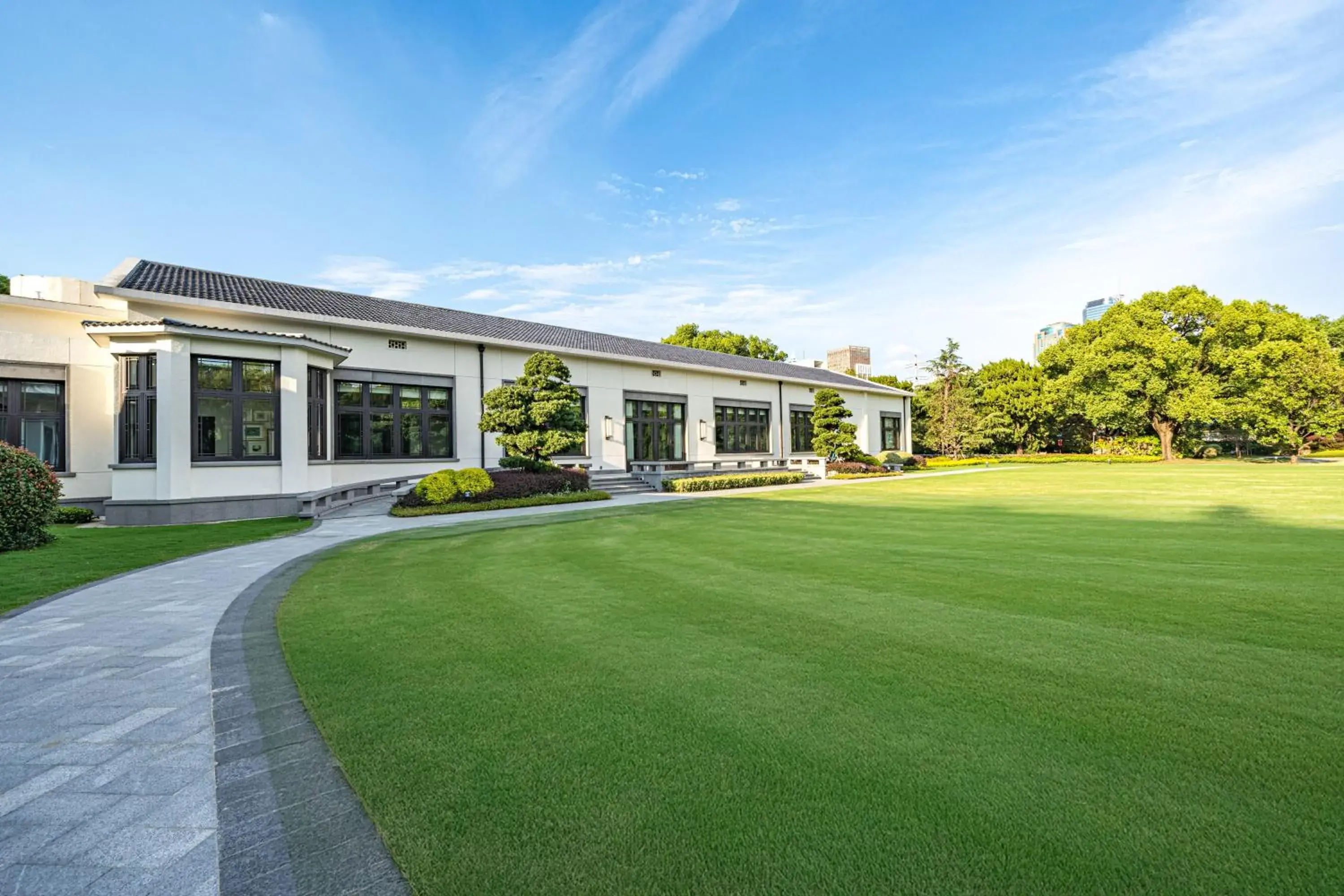 Property building in Hong Qiao State Guest House Property building in Hong Qiao State Guest House