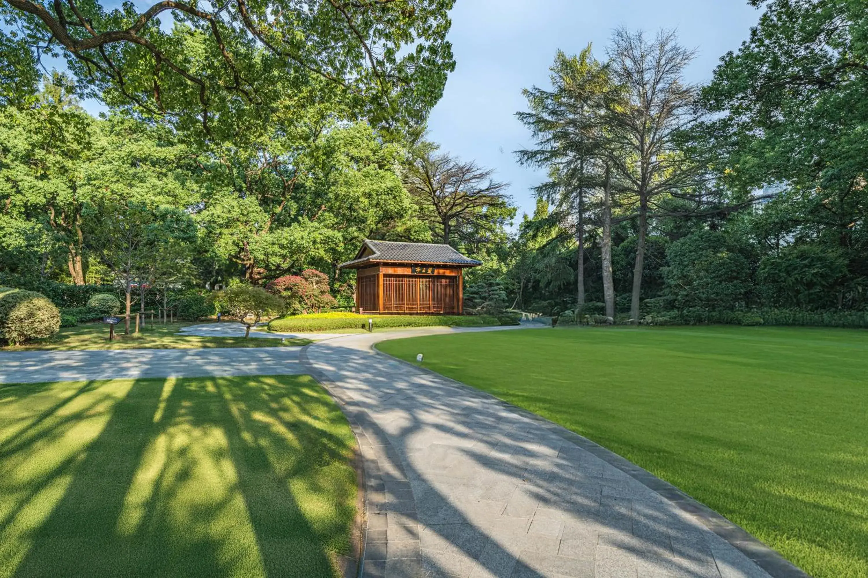 Property building in Hong Qiao State Guest House Property building in Hong Qiao State Guest House