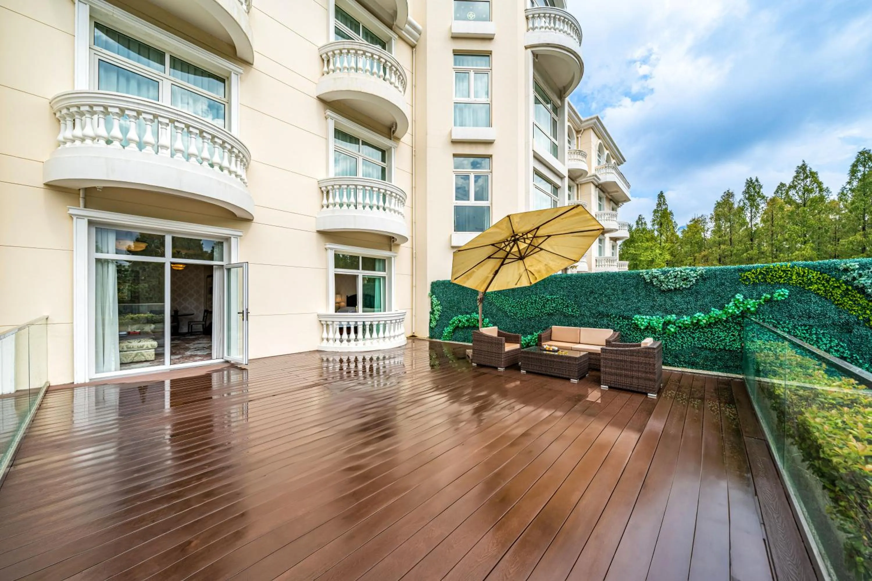 Balcony/Terrace in Hong Qiao State Guest House