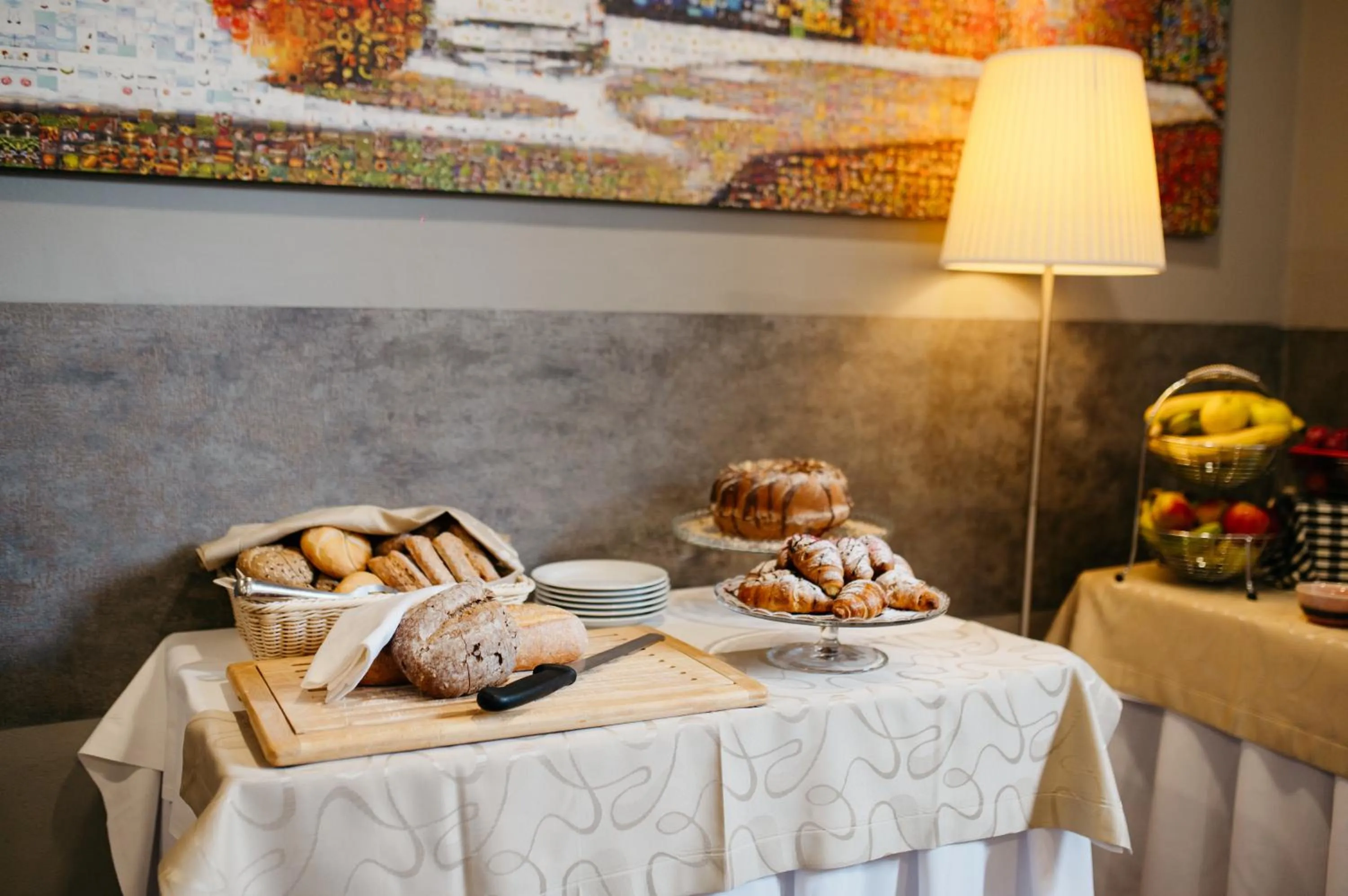 Breakfast in Hotel Color