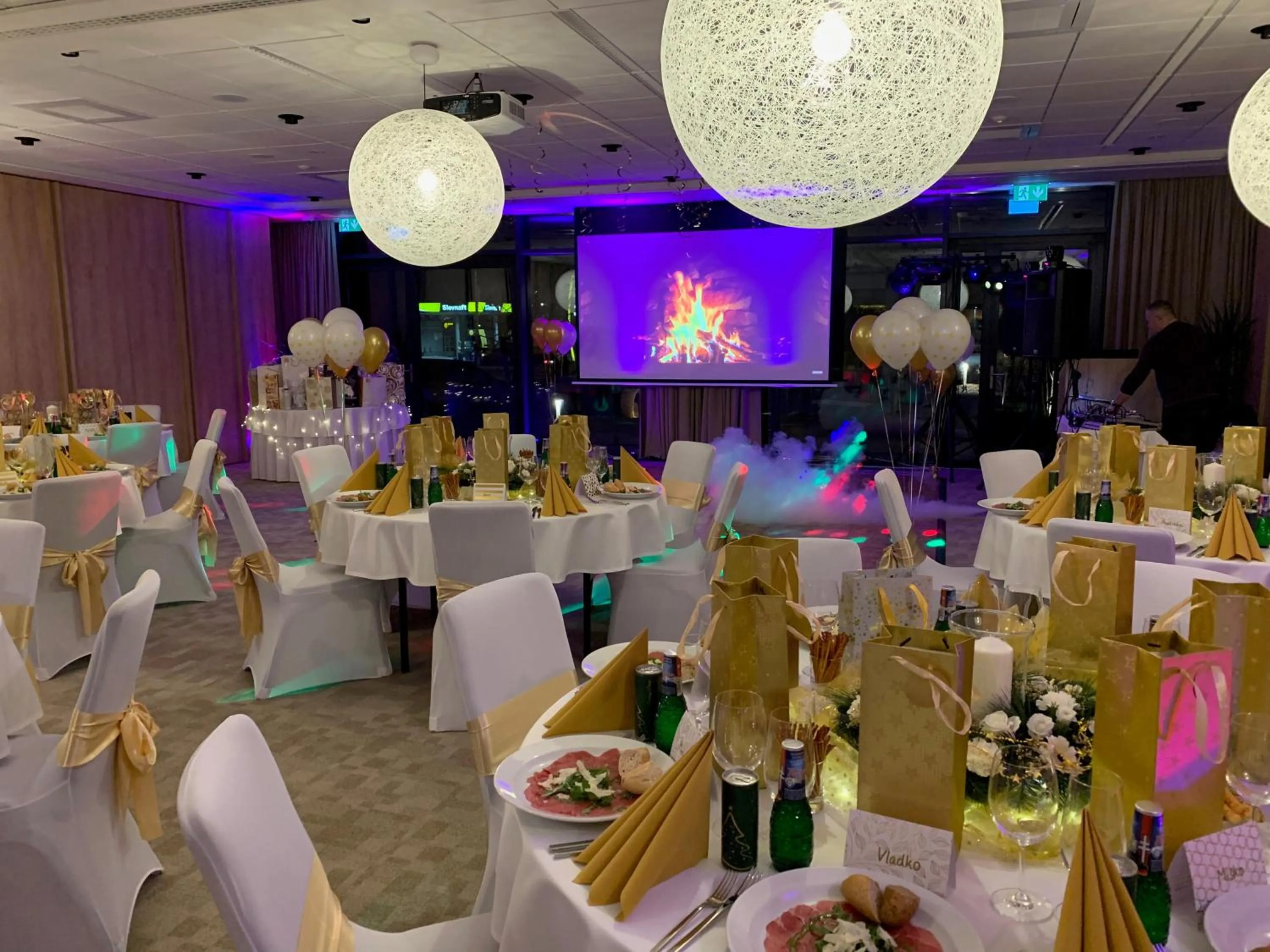 wedding in Hotel Color