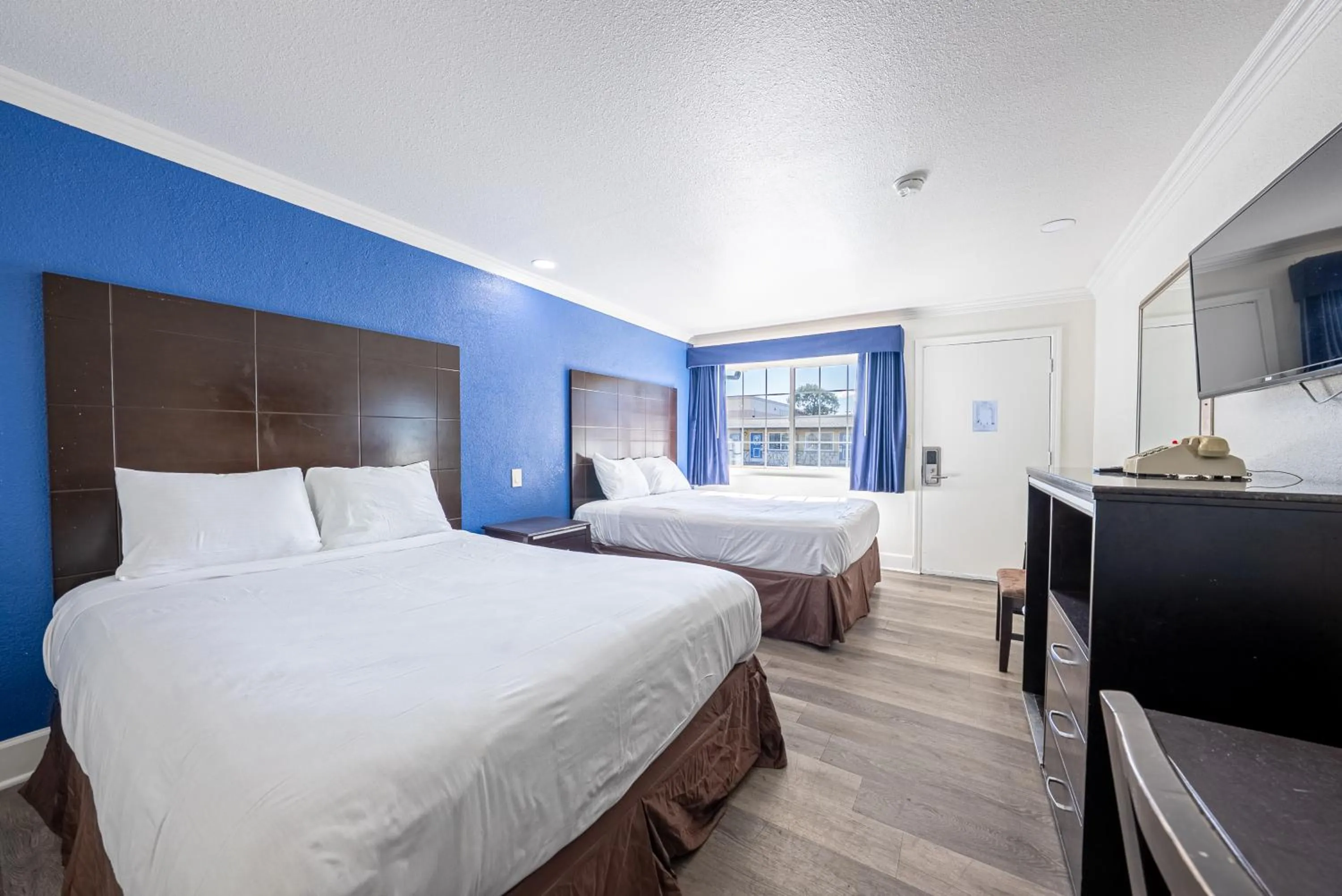 Bed in Town and Country Inn