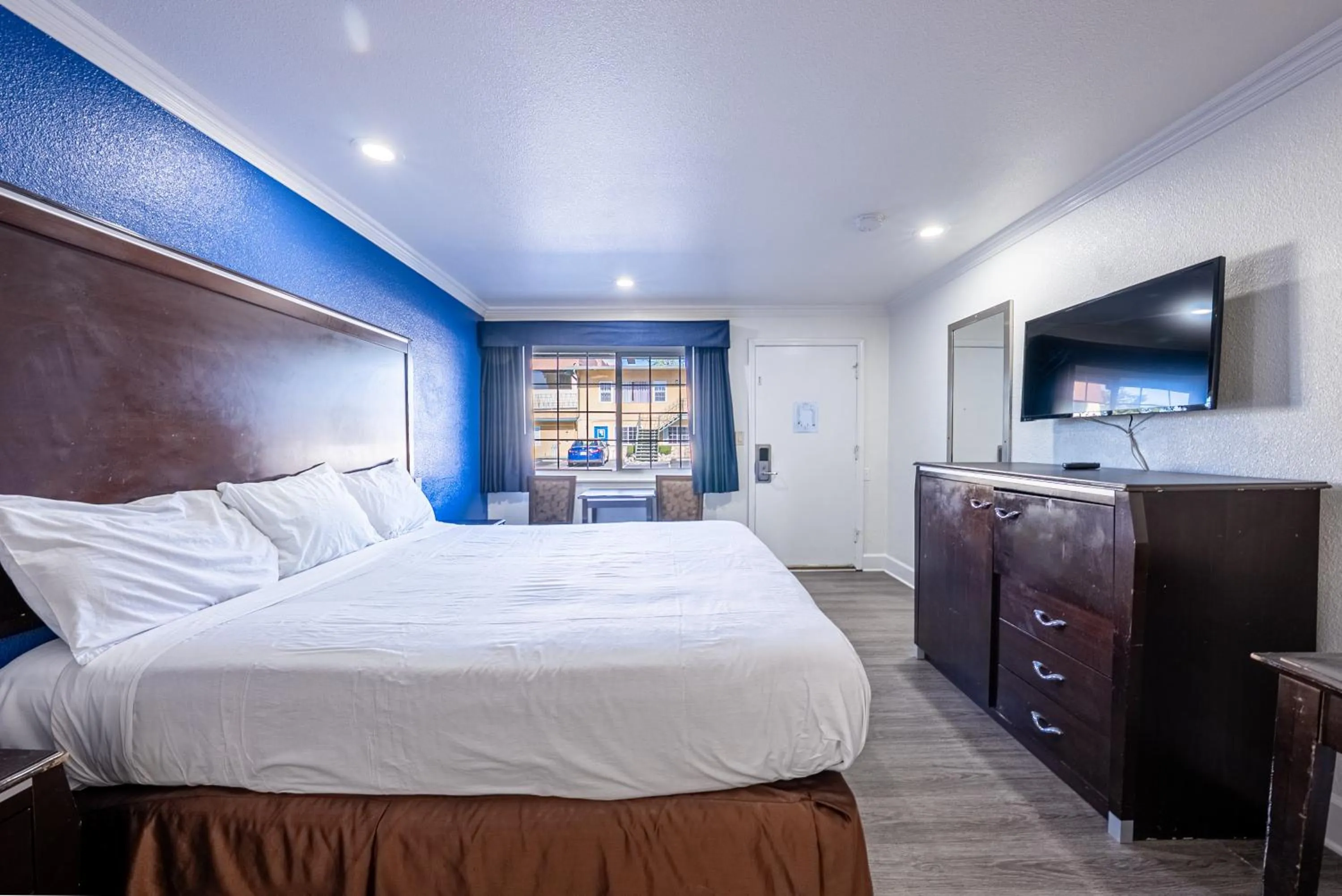 Bed in Town and Country Inn