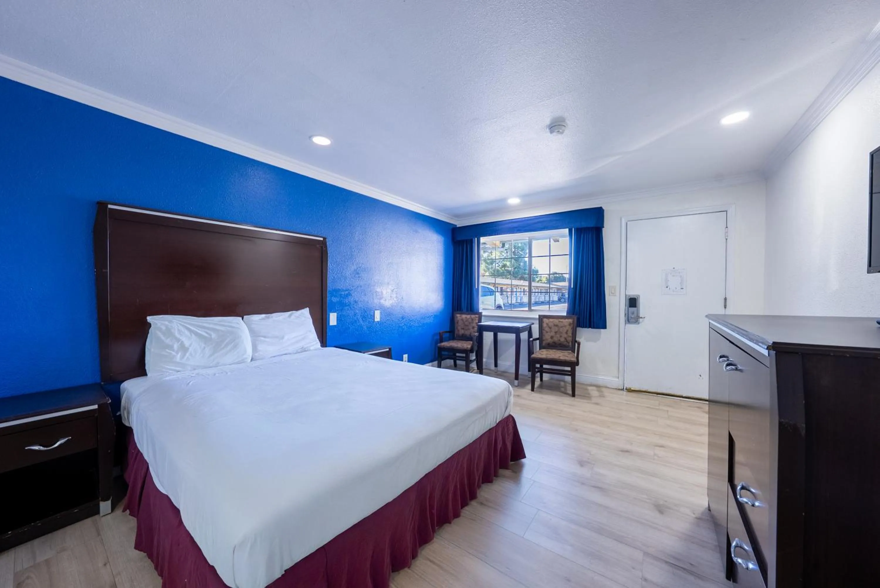 Bed in Town and Country Inn