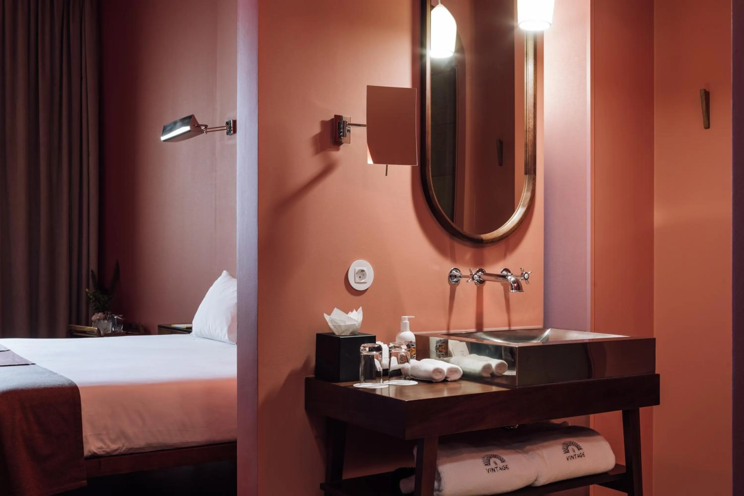 Toilet, Bed in The Vintage Hotel & Spa Lisbon