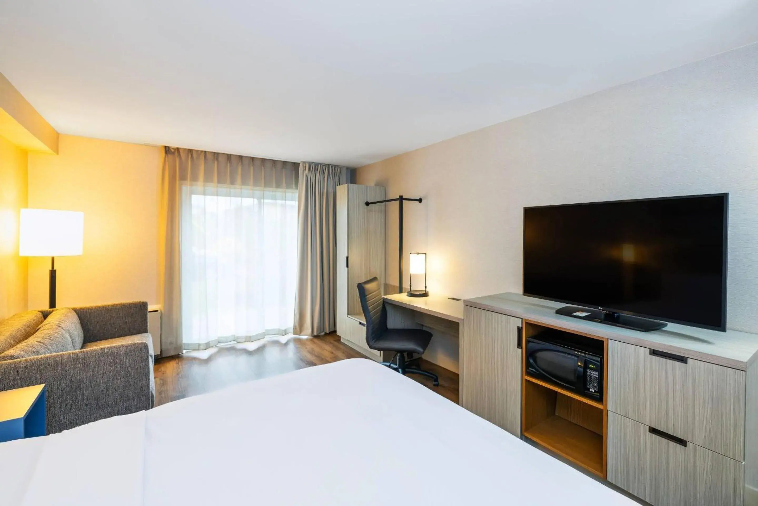 Bedroom, Bed in Comfort Inn Bedroom, Bed in Comfort Inn