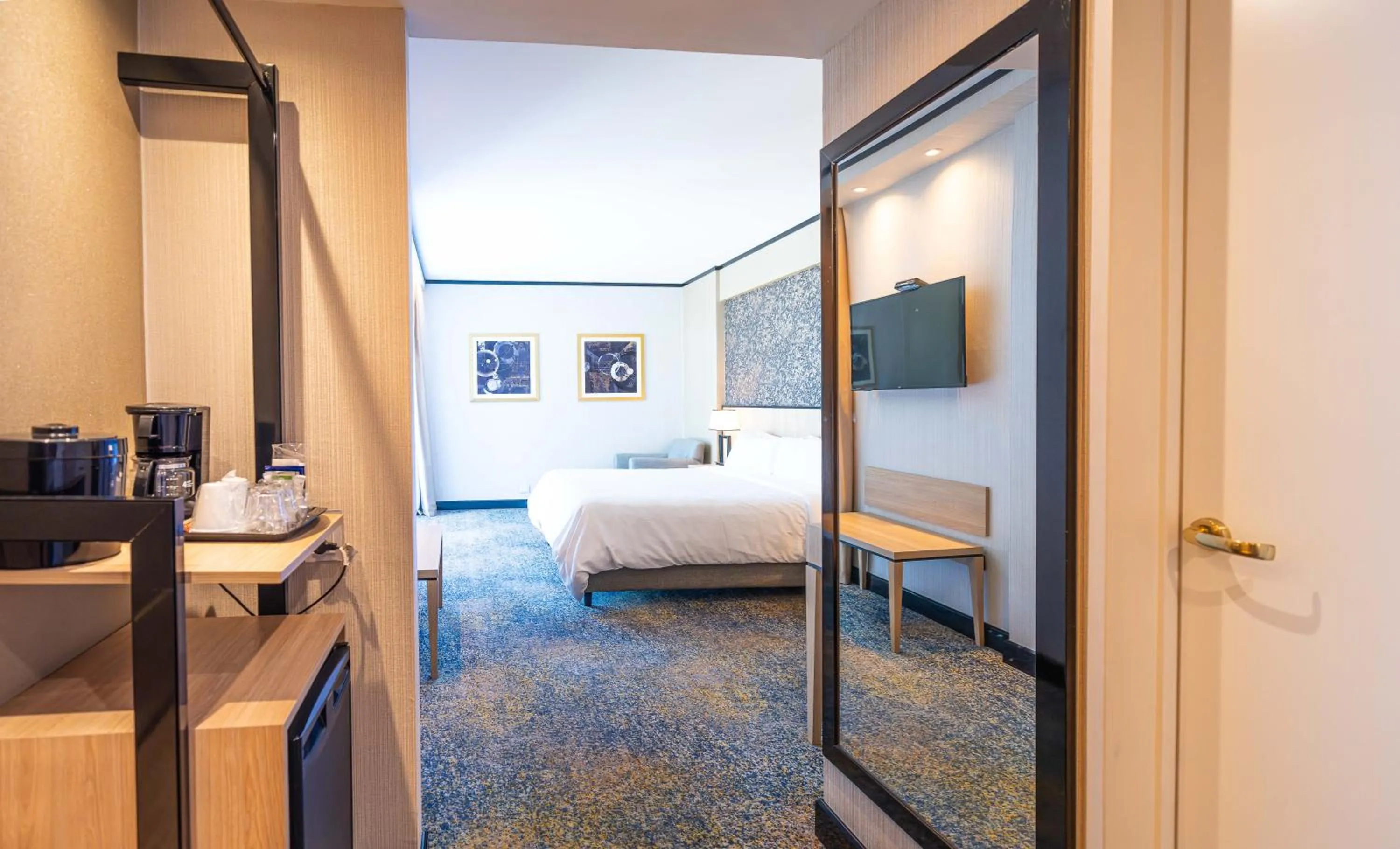 Photo of the whole room, Bed in Holiday Inn Rosario by IHG