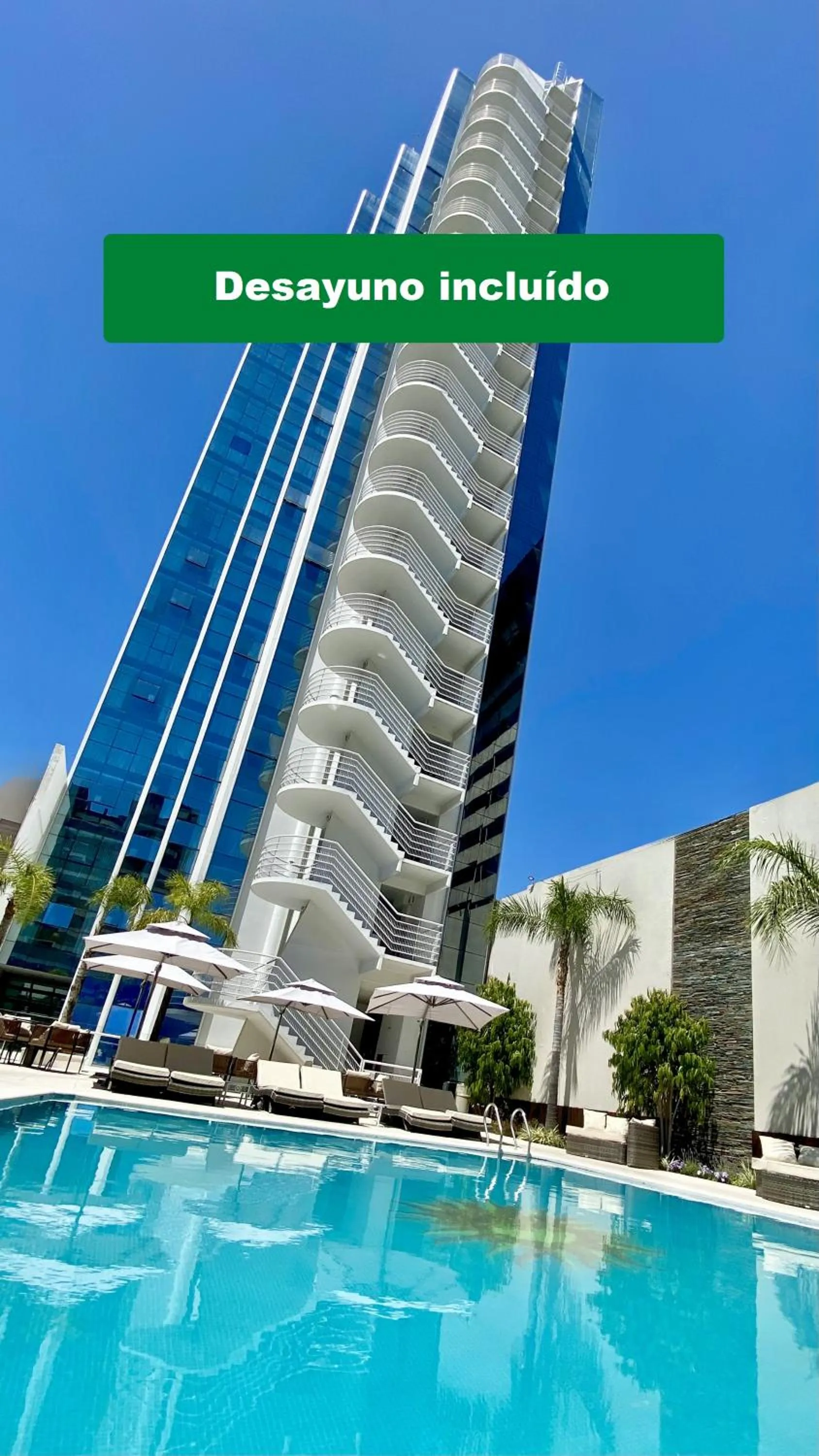 Swimming pool in Holiday Inn Rosario by IHG