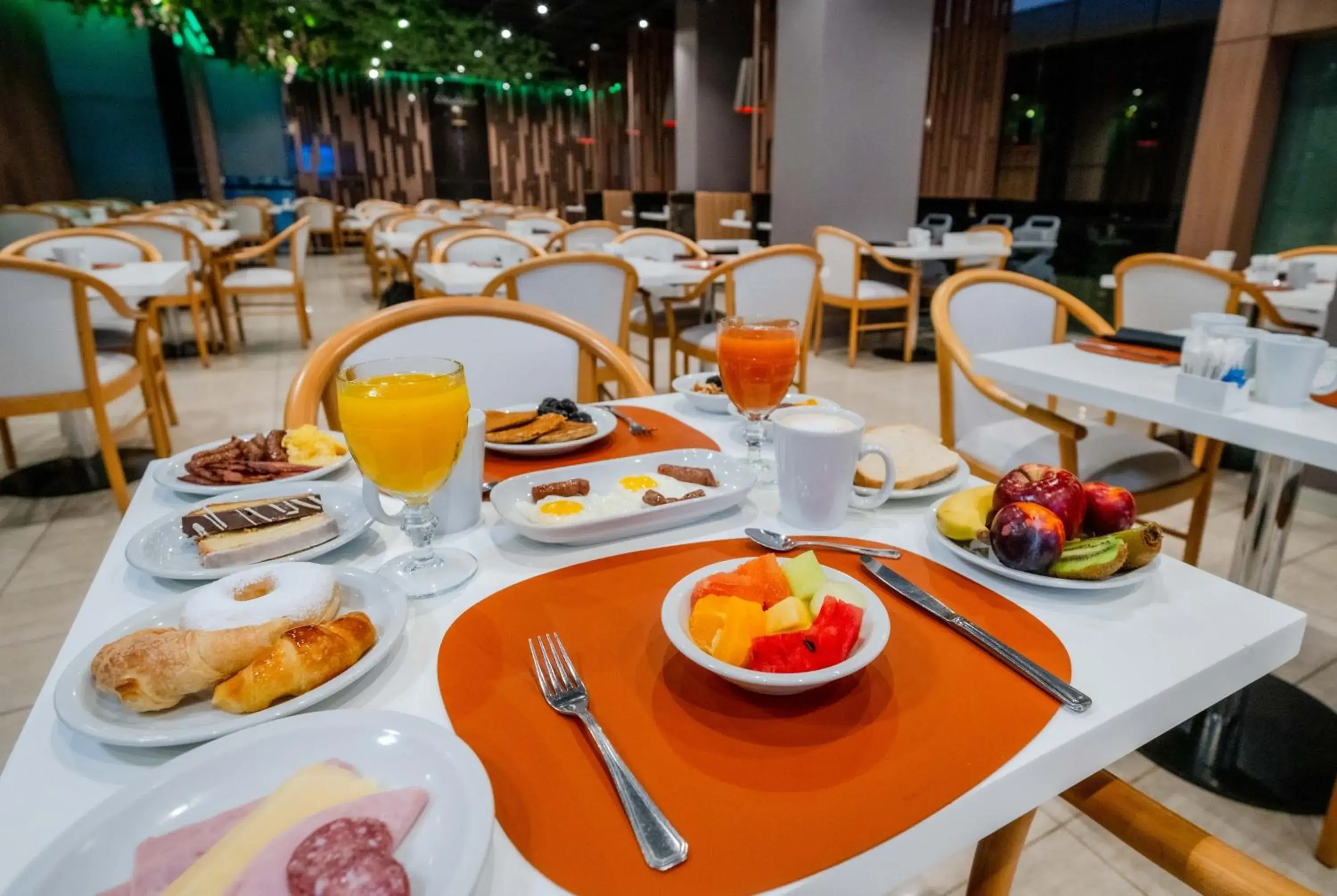 Buffet breakfast in Holiday Inn Rosario by IHG Buffet breakfast in Holiday Inn Rosario by IHG