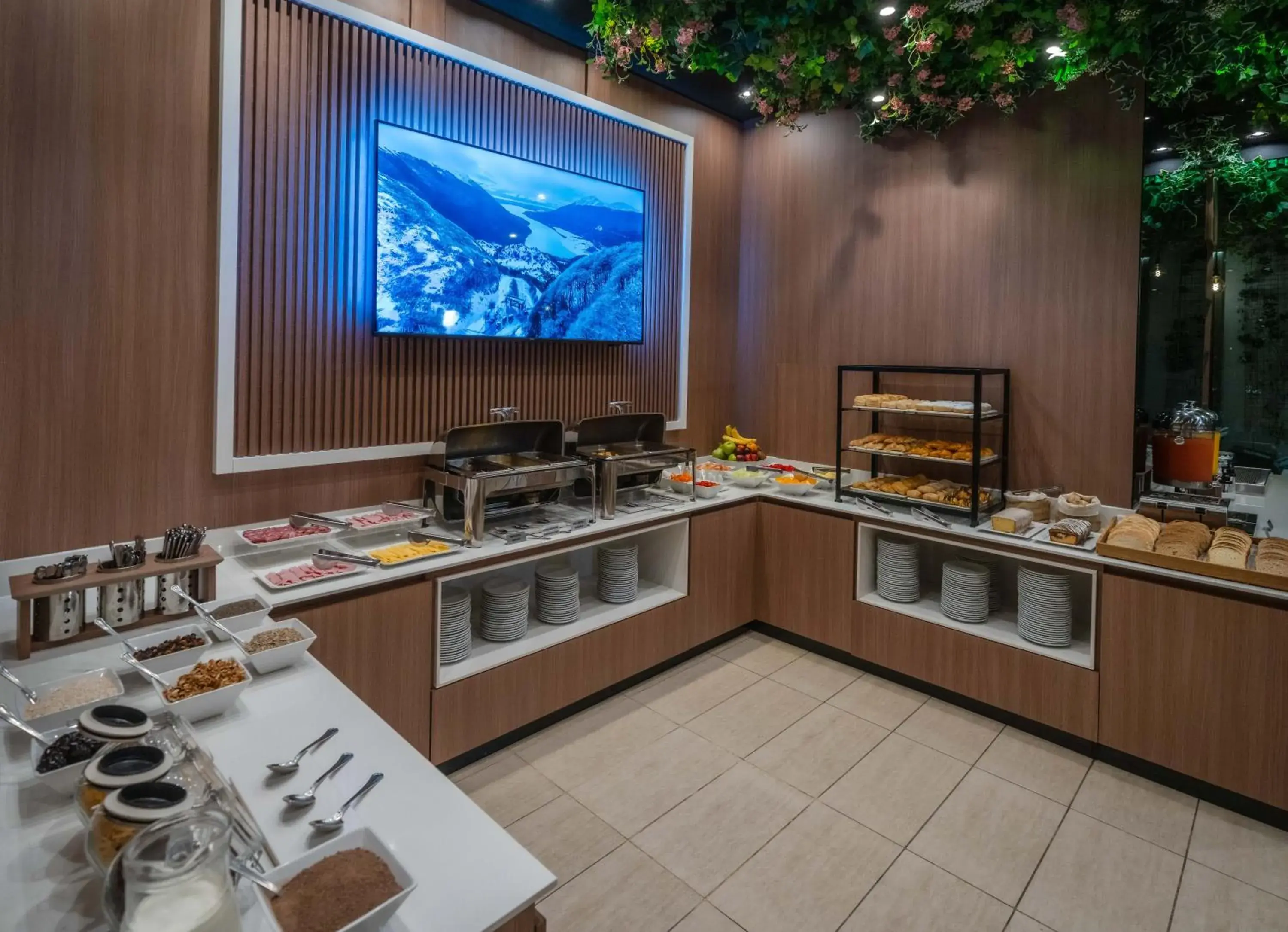 Buffet breakfast in Holiday Inn Rosario by IHG Buffet breakfast in Holiday Inn Rosario by IHG