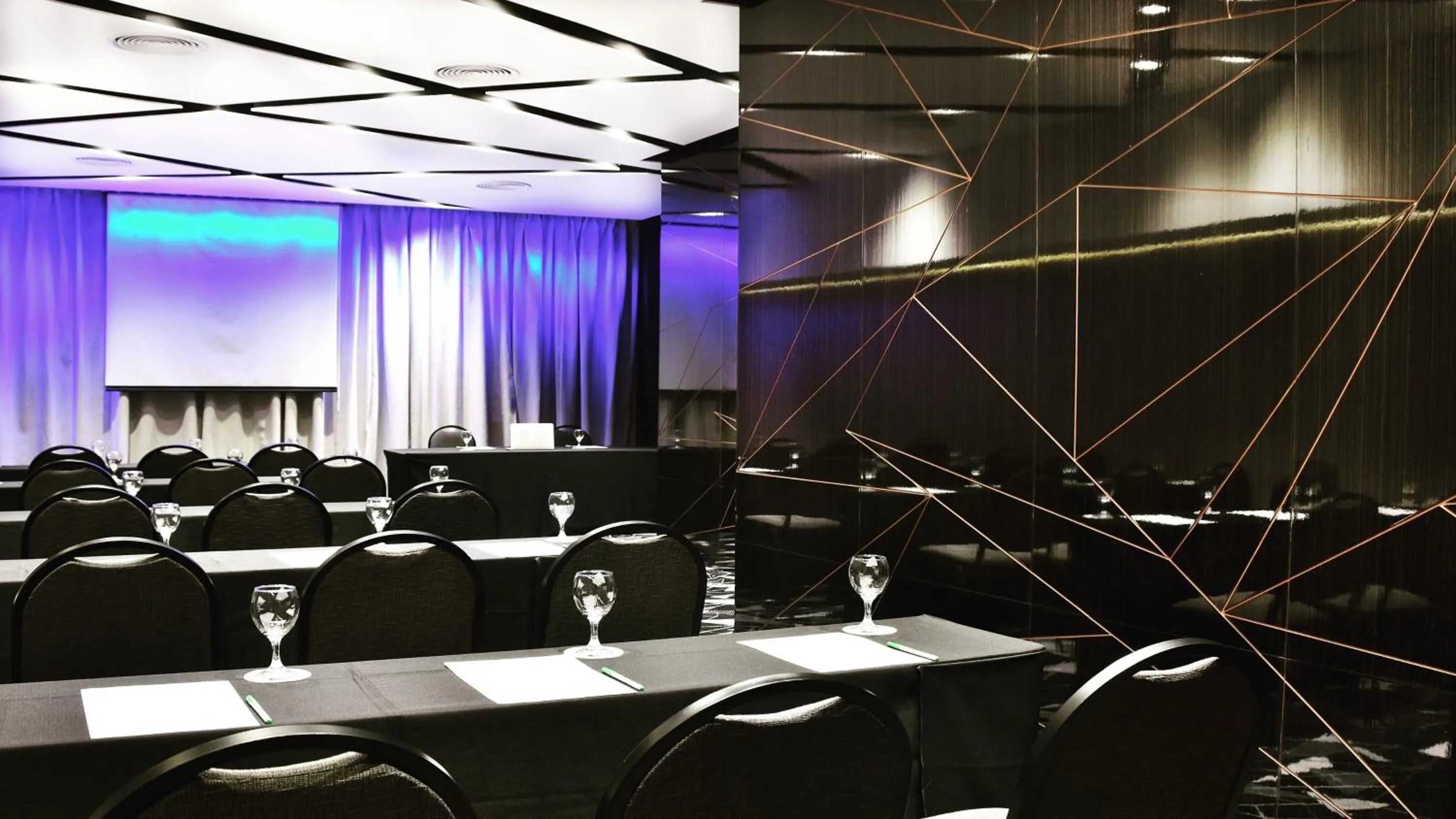 Meeting/conference room in Holiday Inn Rosario by IHG