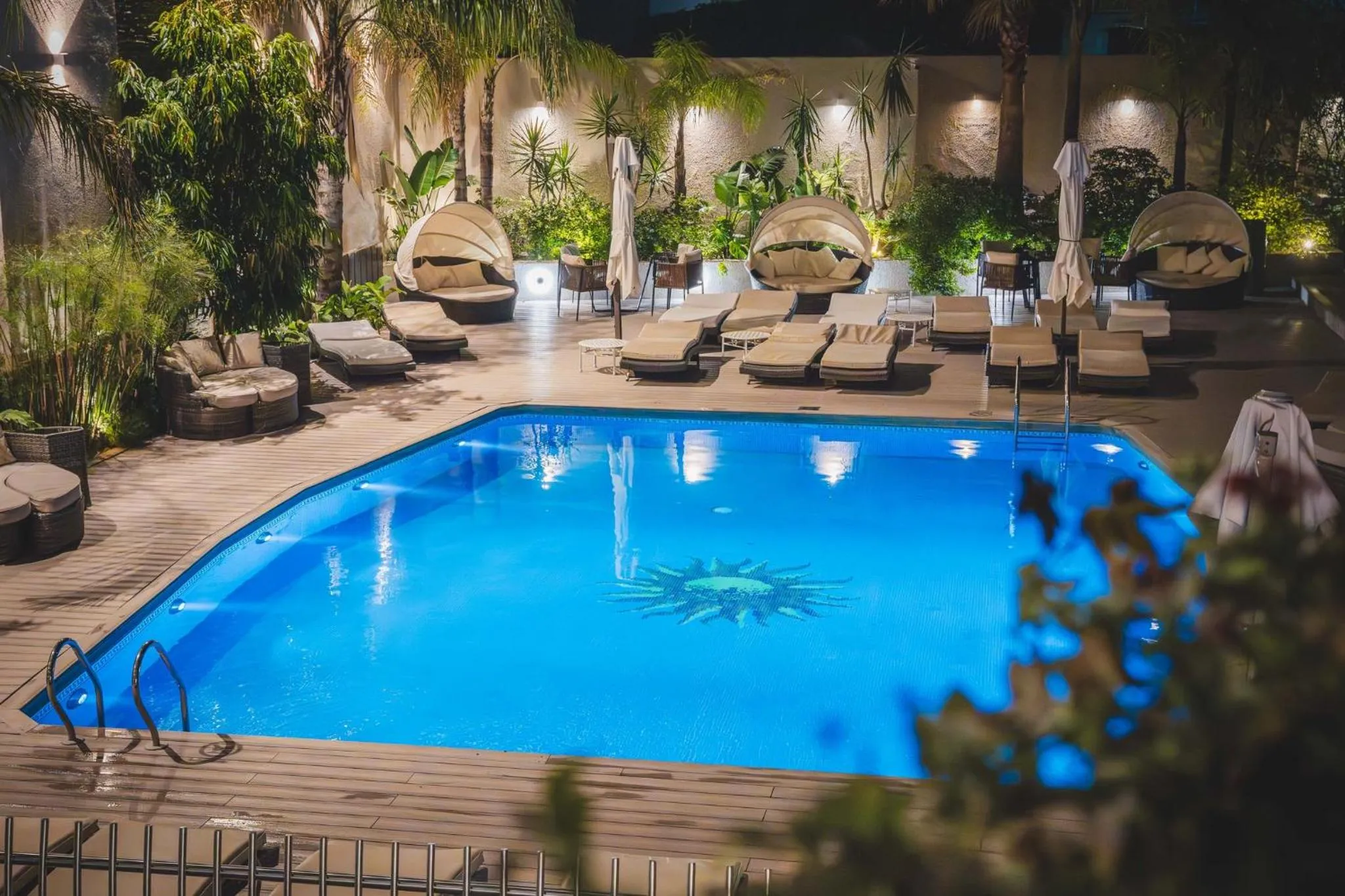 Swimming pool in Holiday Inn Rosario by IHG