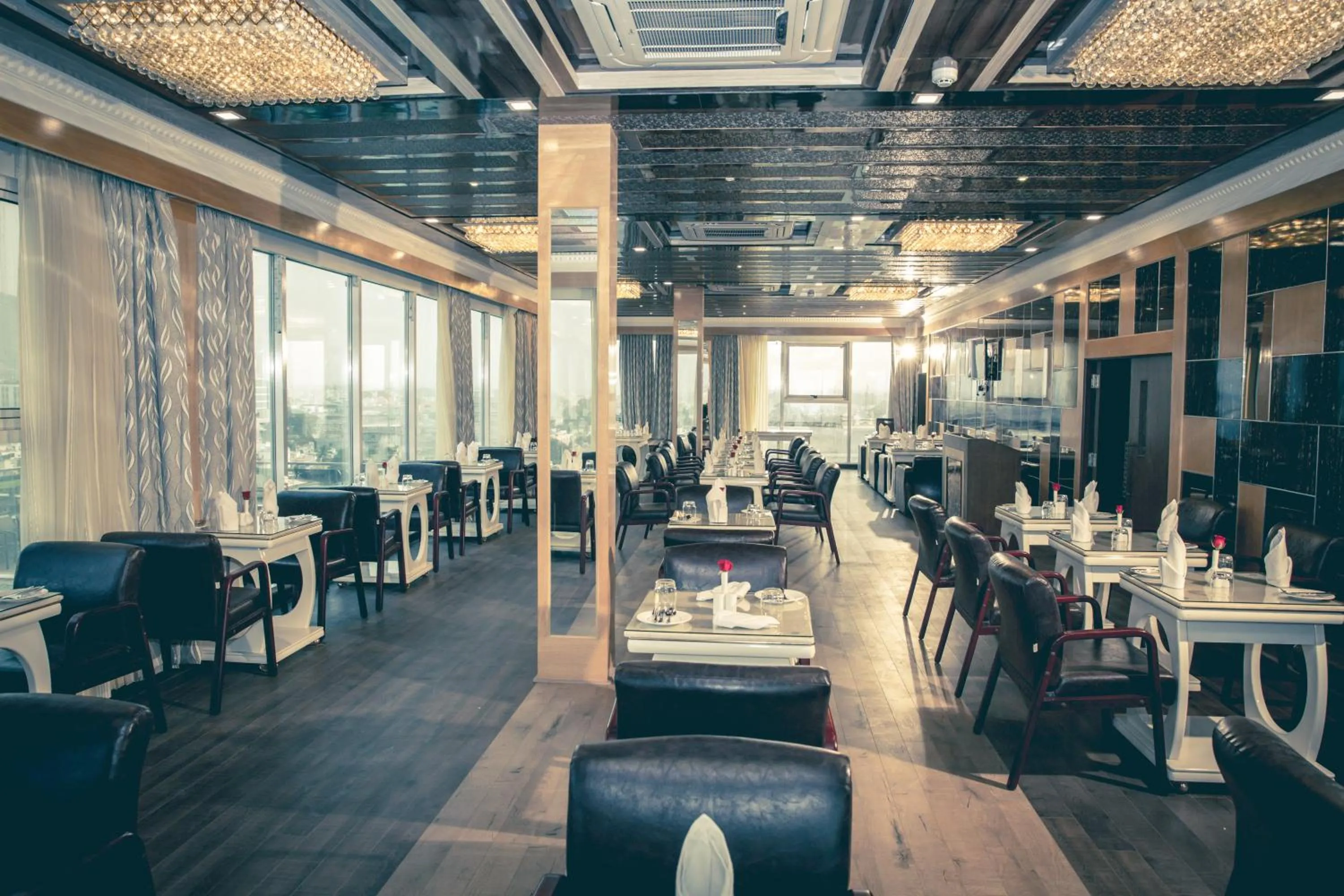 Restaurant/places to eat in Hotel Benzz Park Vellore