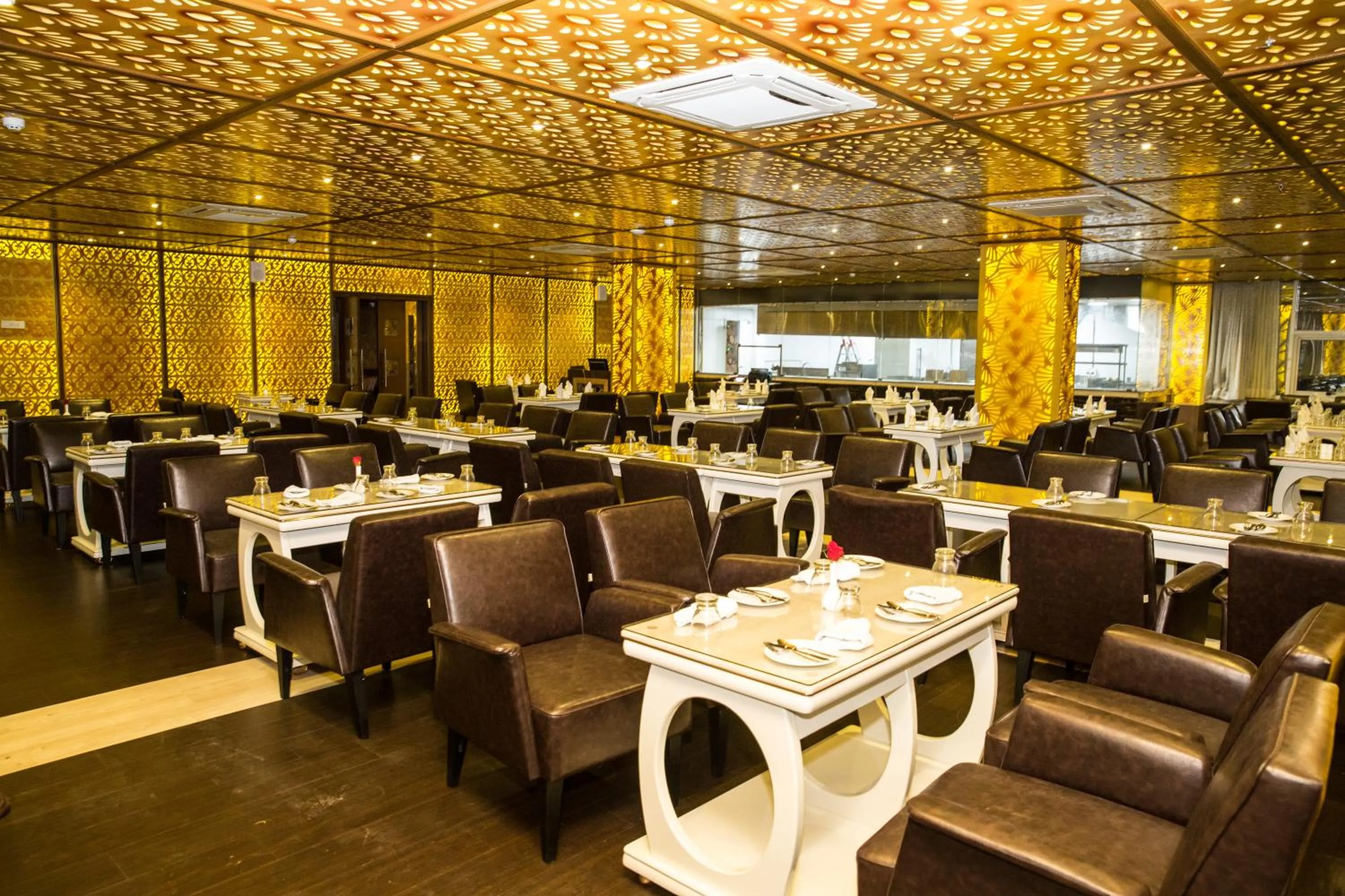 Restaurant/places to eat in Hotel Benzz Park Vellore