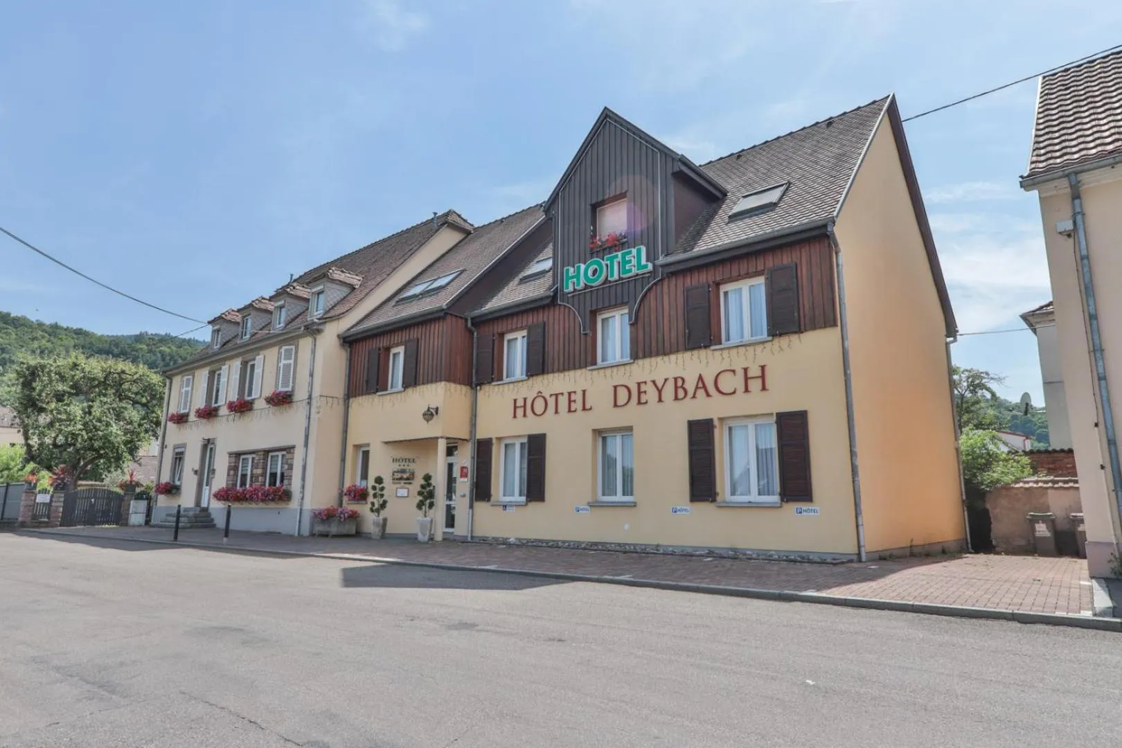 Property building in Hôtel Deybach