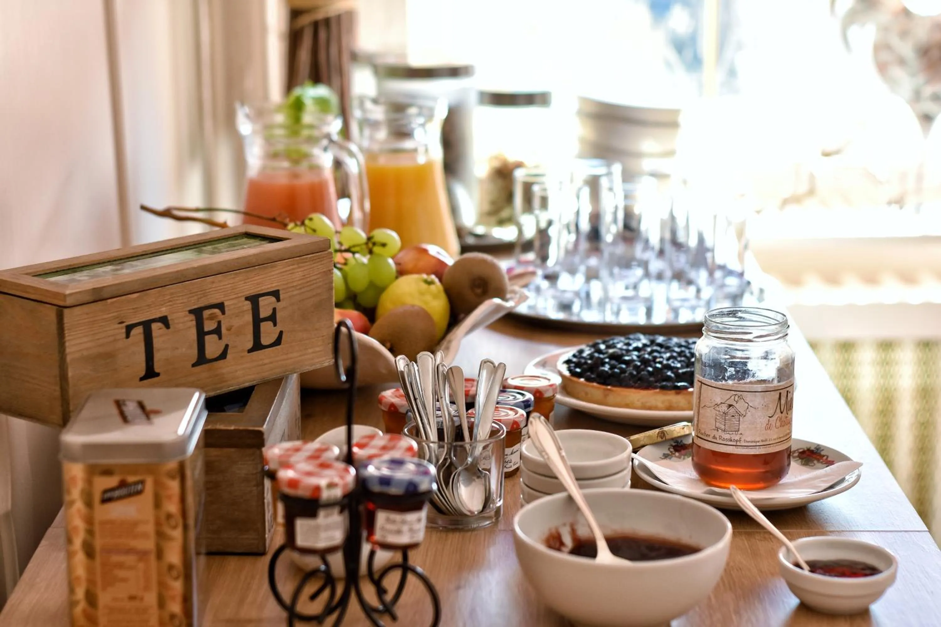 Buffet breakfast in Hôtel Deybach