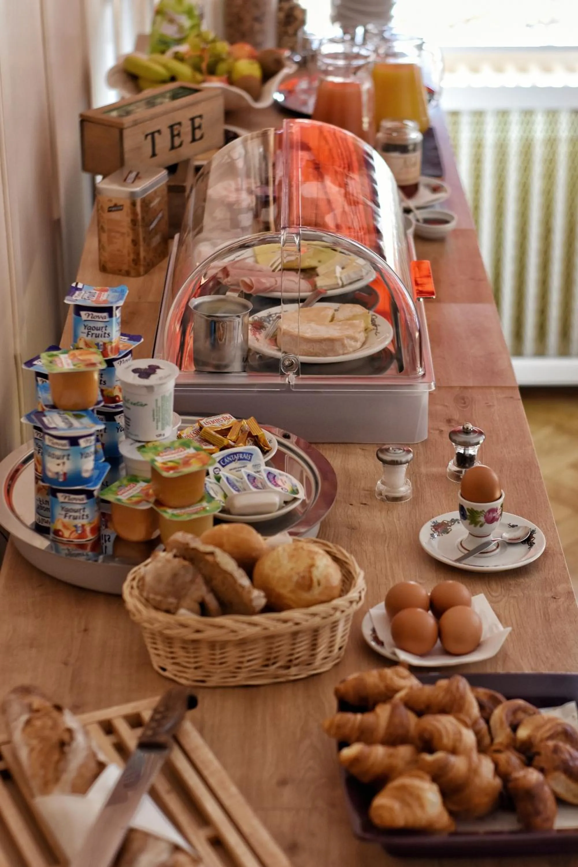 Buffet breakfast in Hôtel Deybach