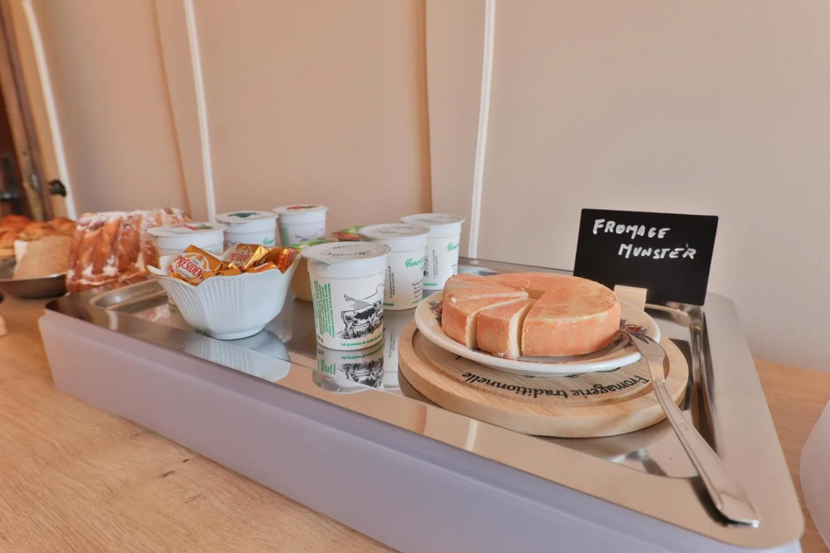 Buffet breakfast in Hôtel Deybach