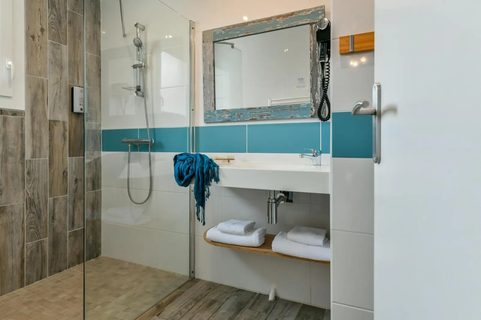 Bathroom in Logis Hotel de France