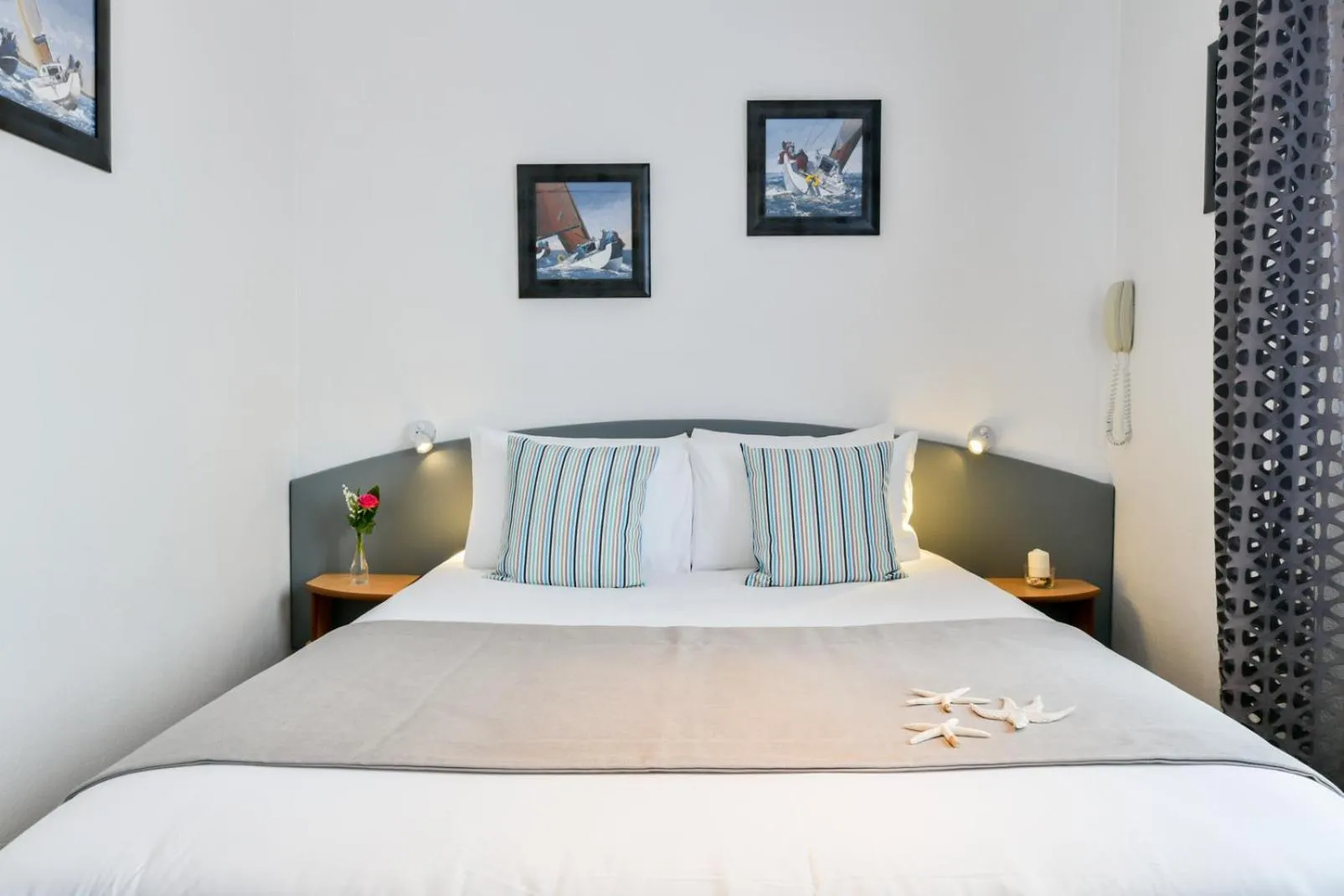 Bed in Logis Hotel de France