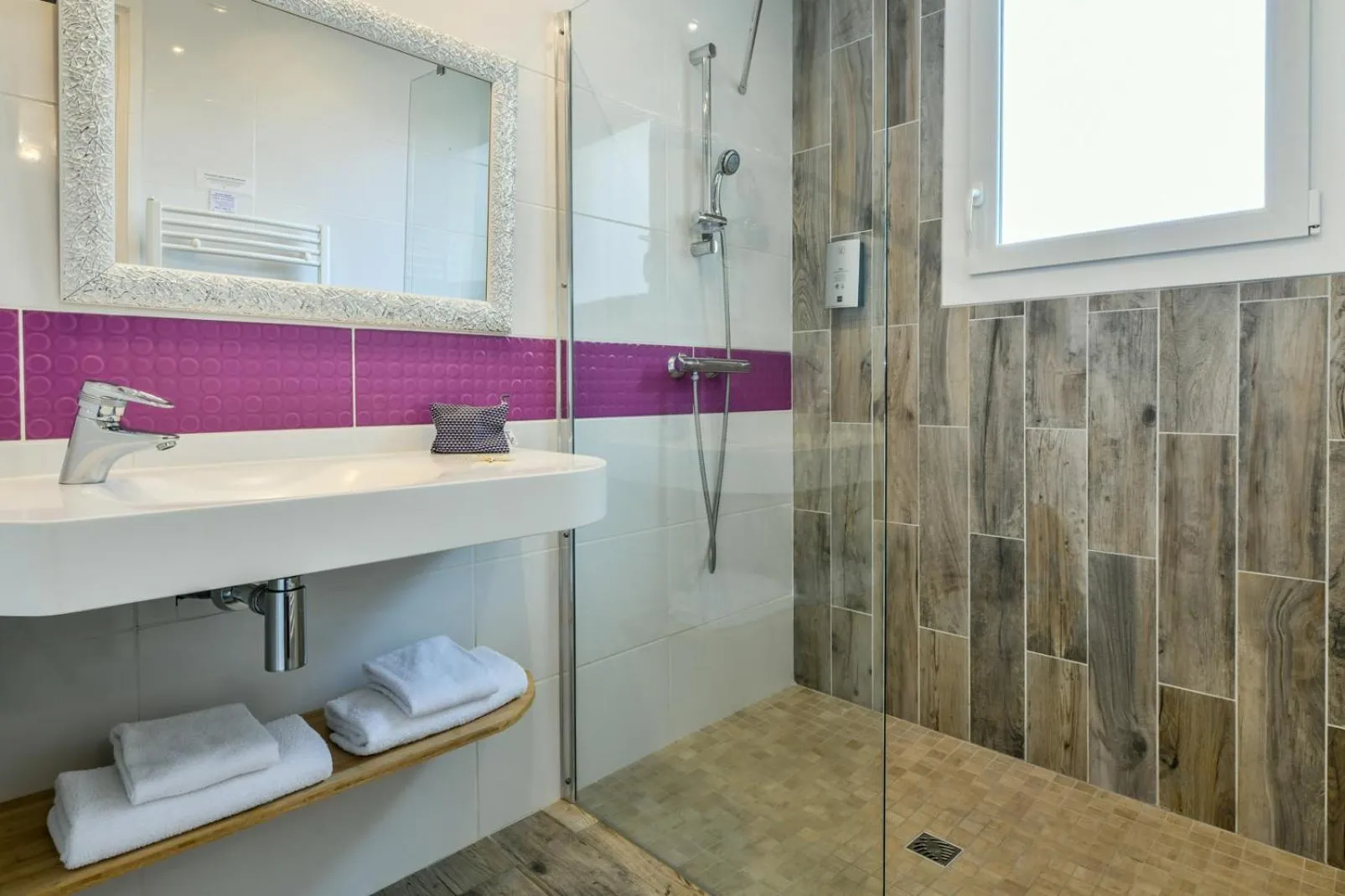 Bathroom in Logis Hotel de France