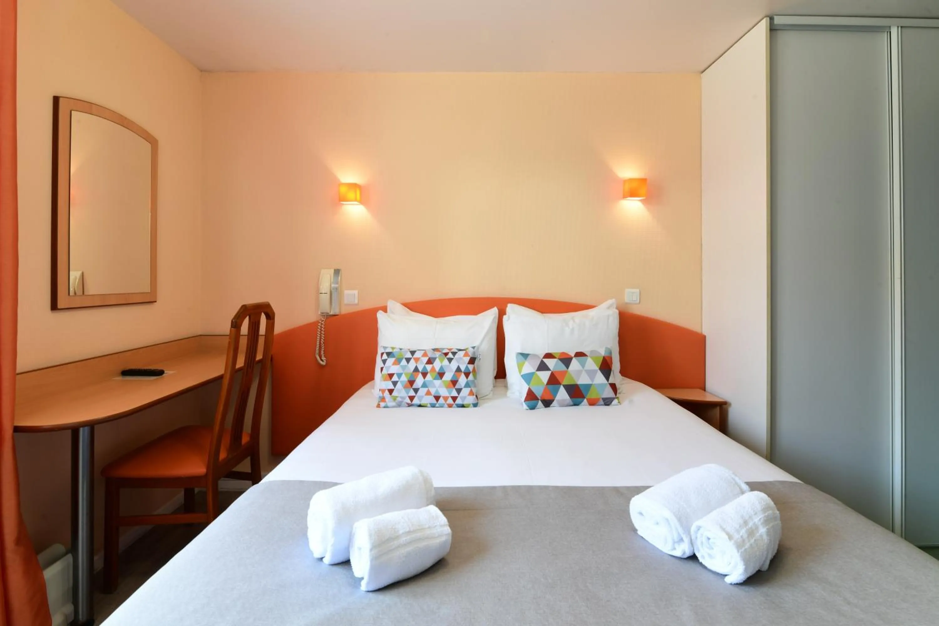 Bed in Logis Hotel de France