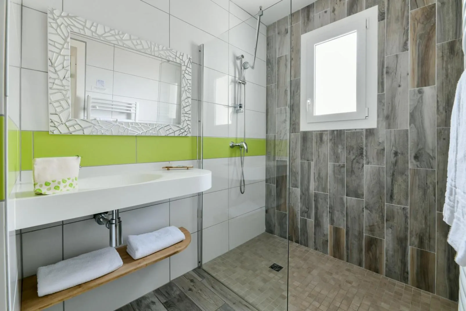 Bathroom in Logis Hotel de France