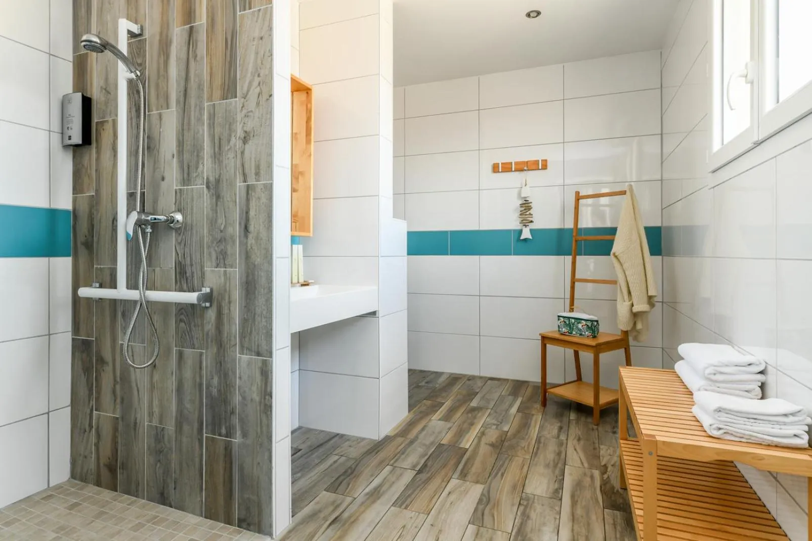 Bathroom in Logis Hotel de France