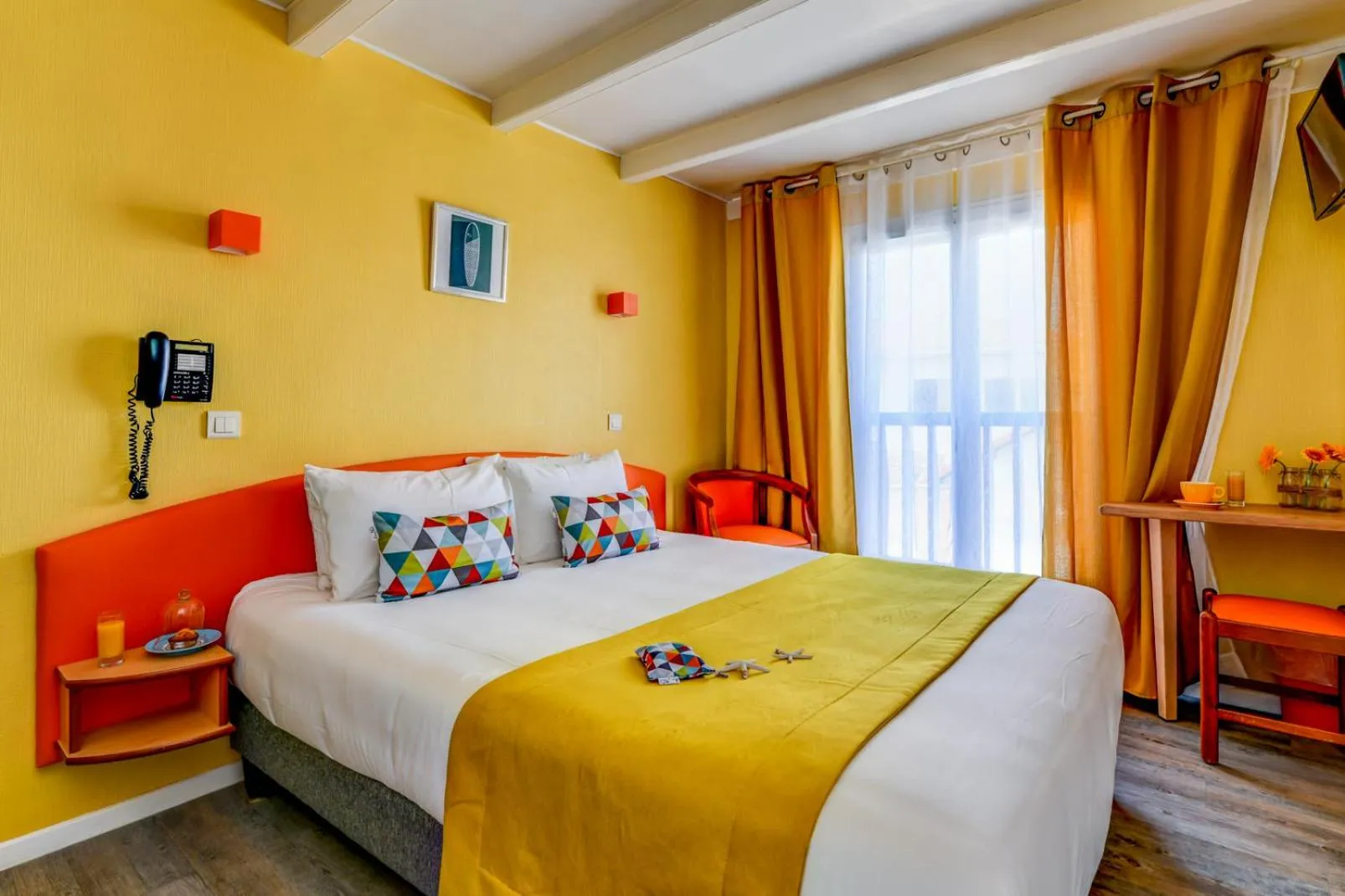 Bed in Logis Hotel de France