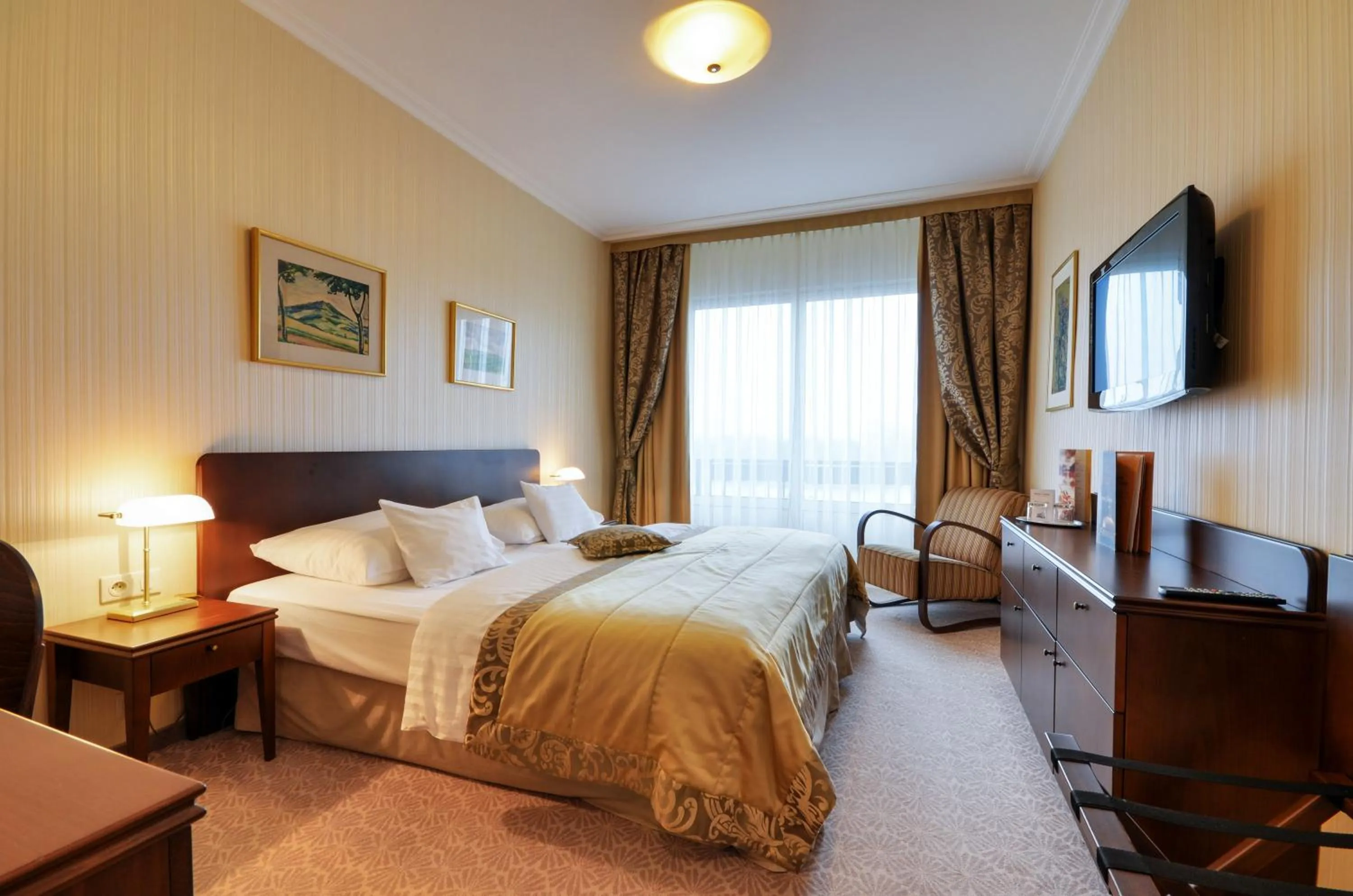 Bedroom, Bed in Hotel Devín