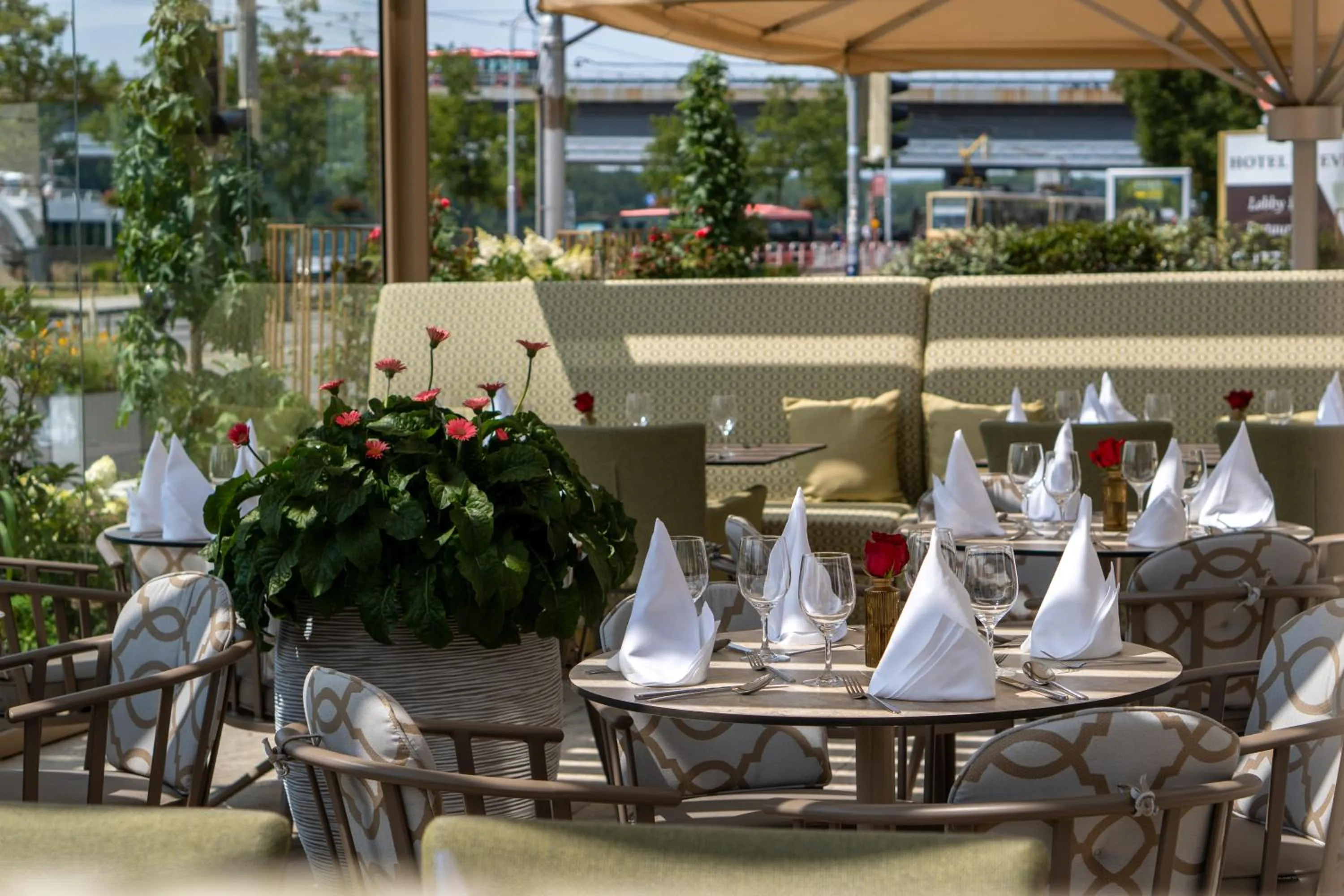 Restaurant/places to eat in Hotel Devín