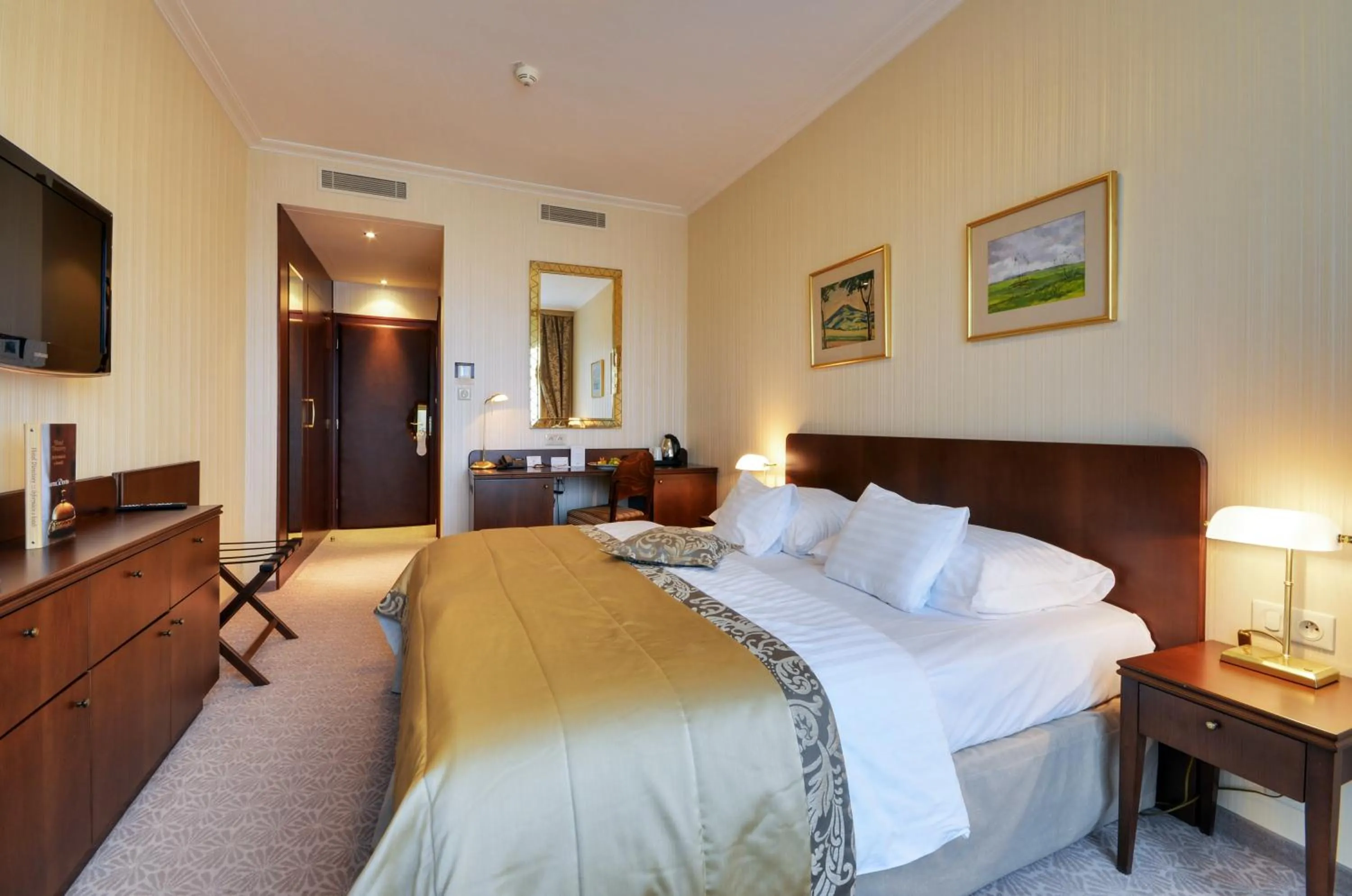 Bedroom, Bed in Hotel Devín