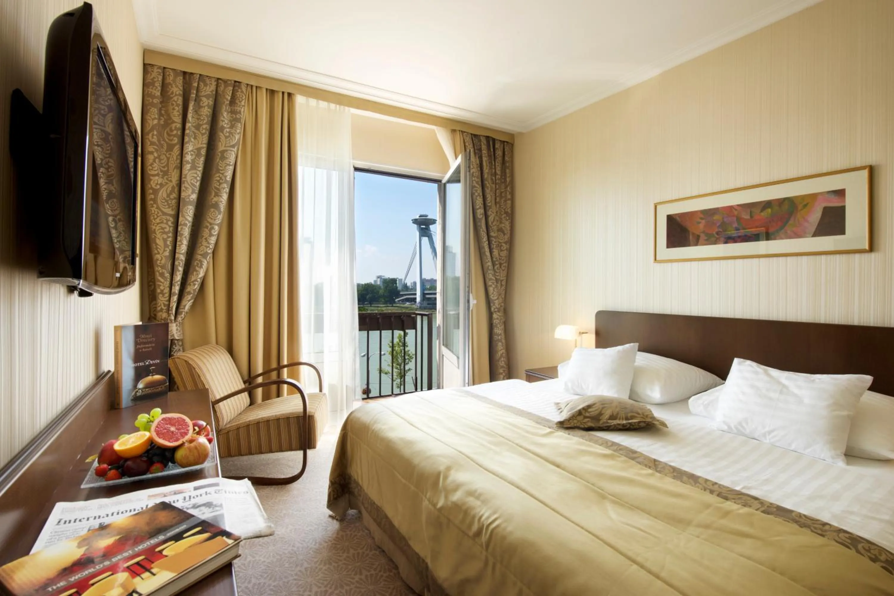 Bedroom, Bed in Hotel Devín