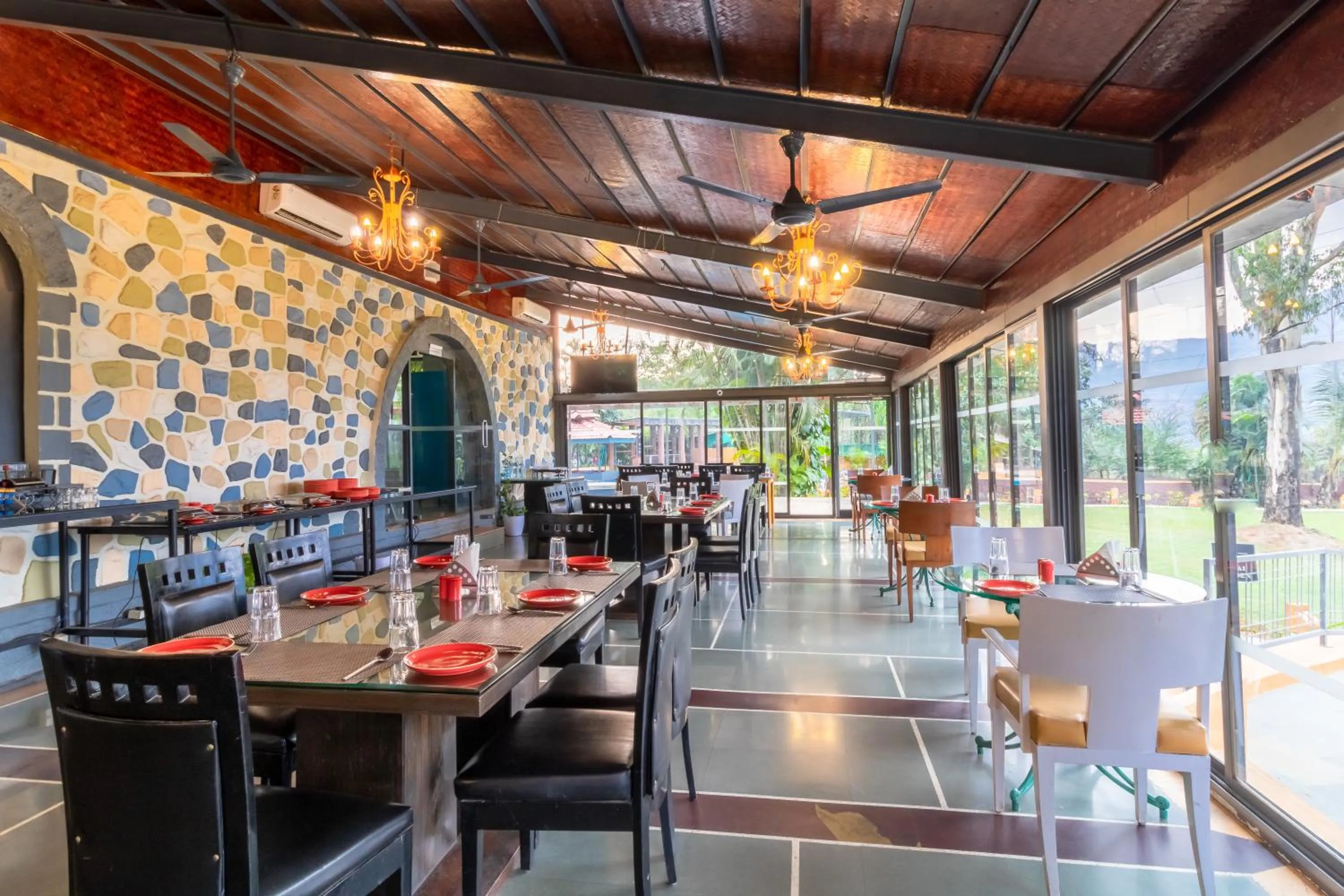 Restaurant/places to eat in Residency Lake Resort & Spa