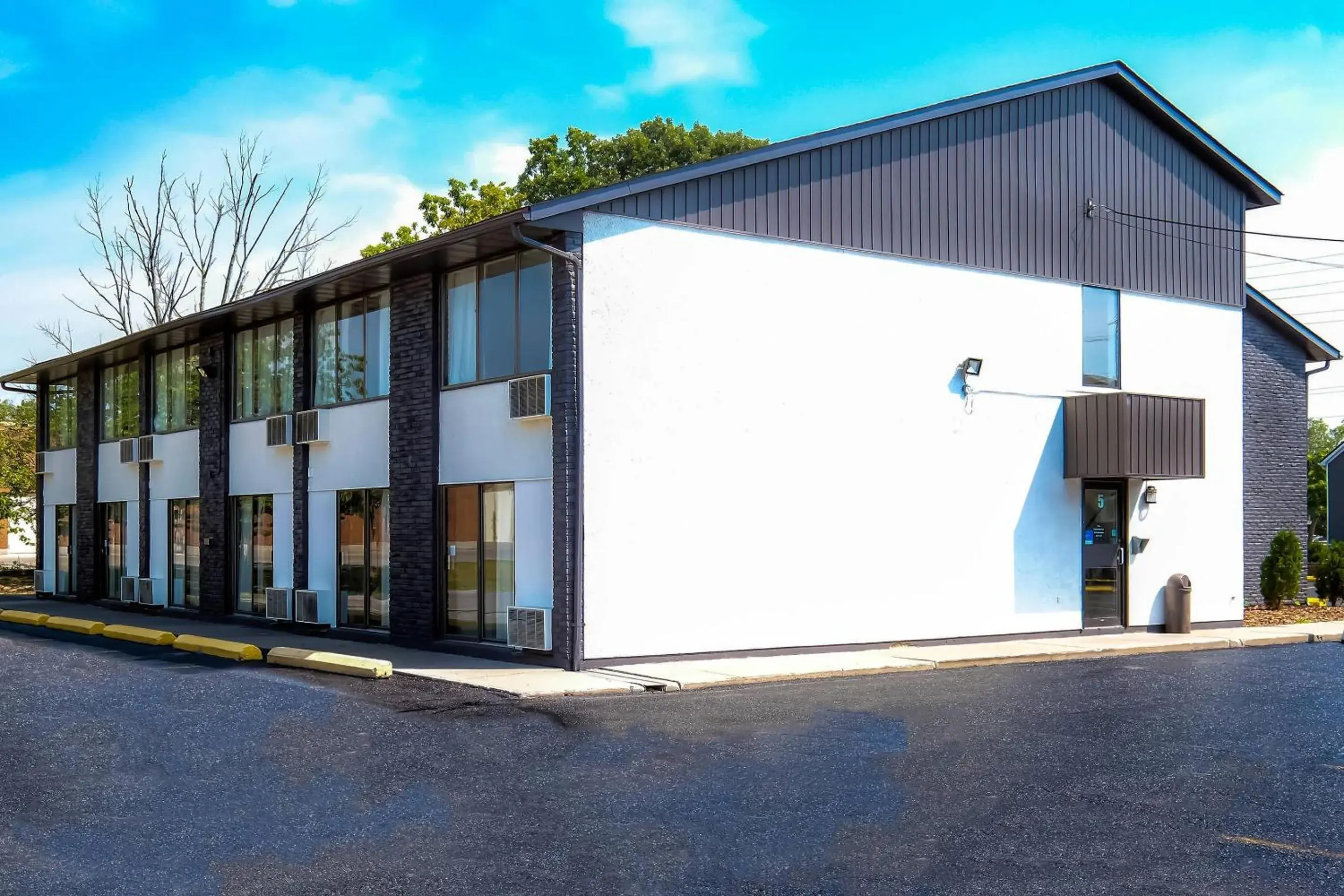 Property building in Comfort Inn Property building in Comfort Inn