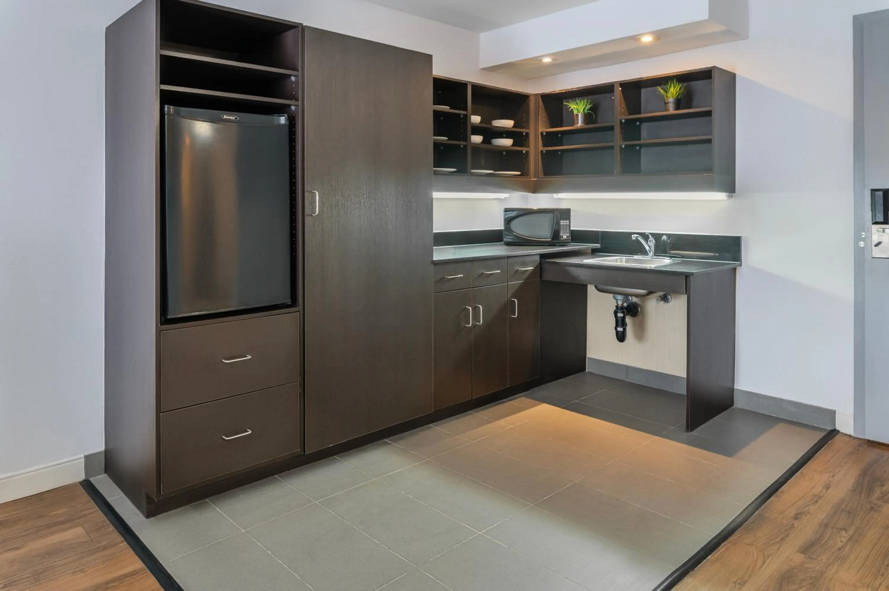 Kitchen or kitchenette in Comfort Inn