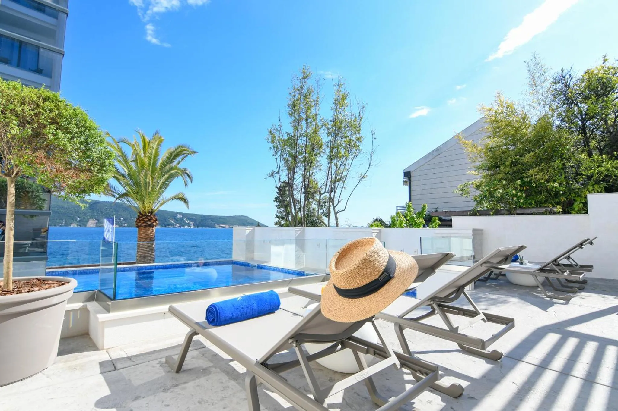 Swimming pool in Hotel Perla