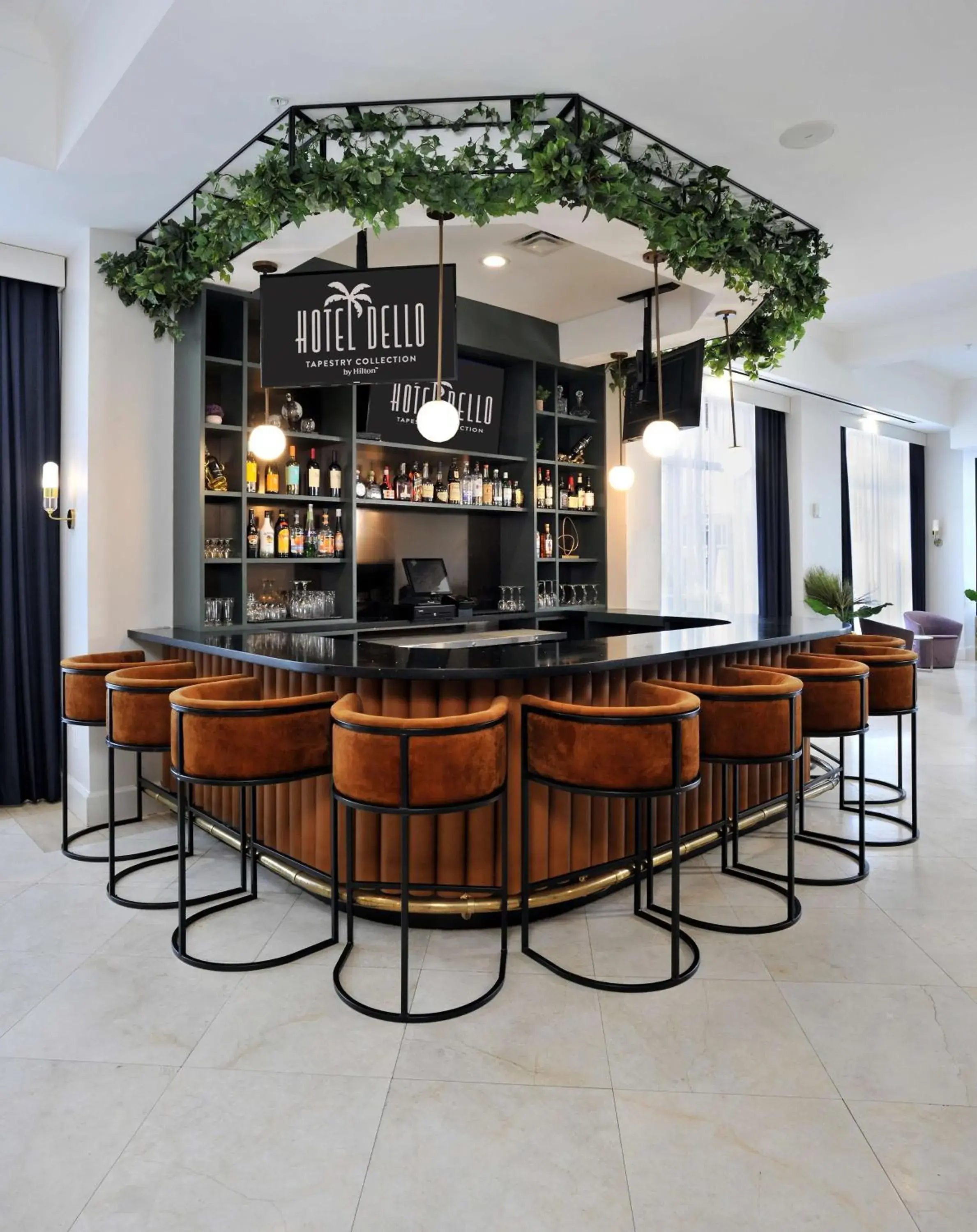 Lounge or bar in Hotel Dello Ft Lauderdale Airport, Tapestry Collection by Hilton Lounge or bar in Hotel Dello Ft Lauderdale Airport, Tapestry Collection by Hilton