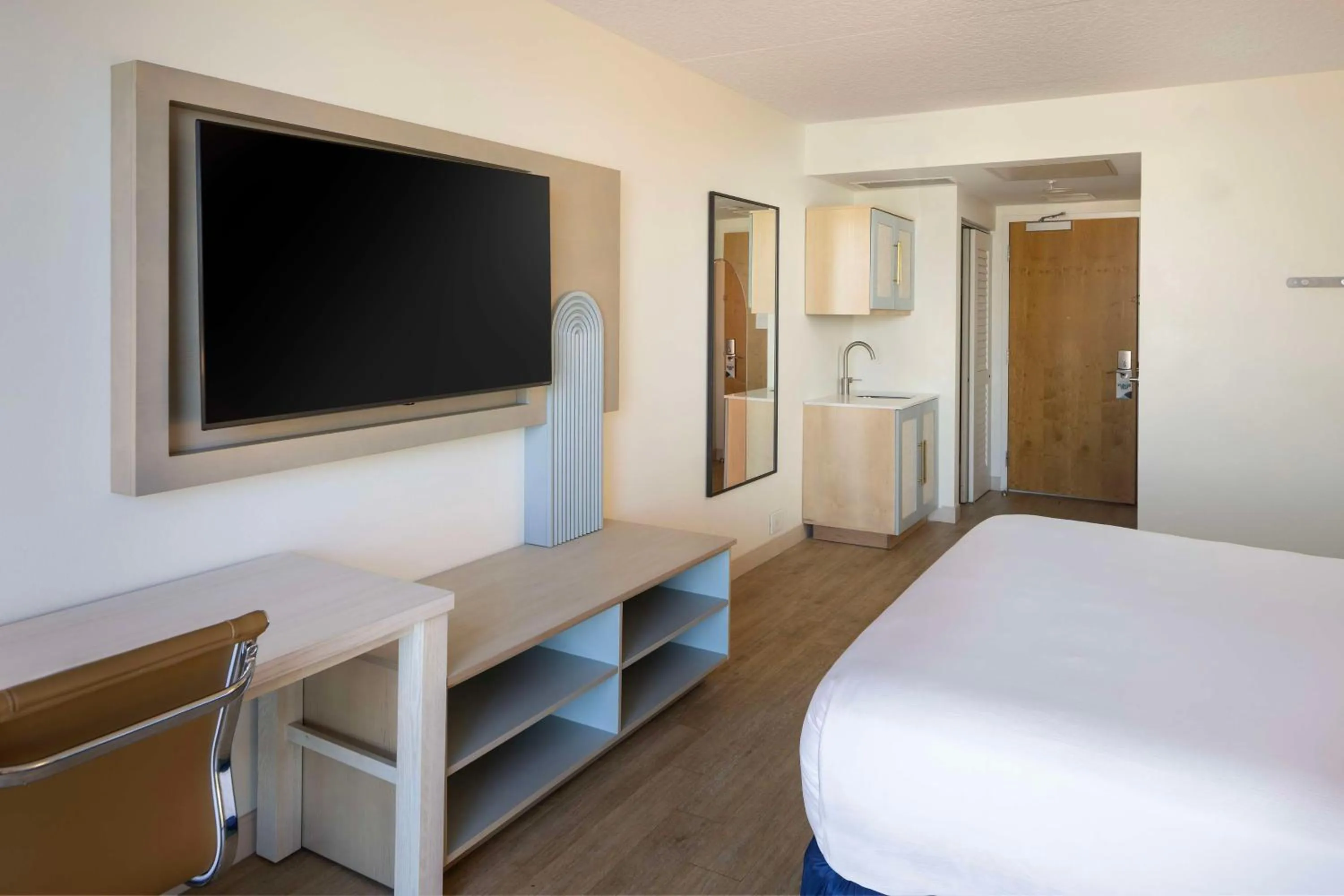 Other, Bed in Hotel Dello Ft Lauderdale Airport, Tapestry Collection by Hilton