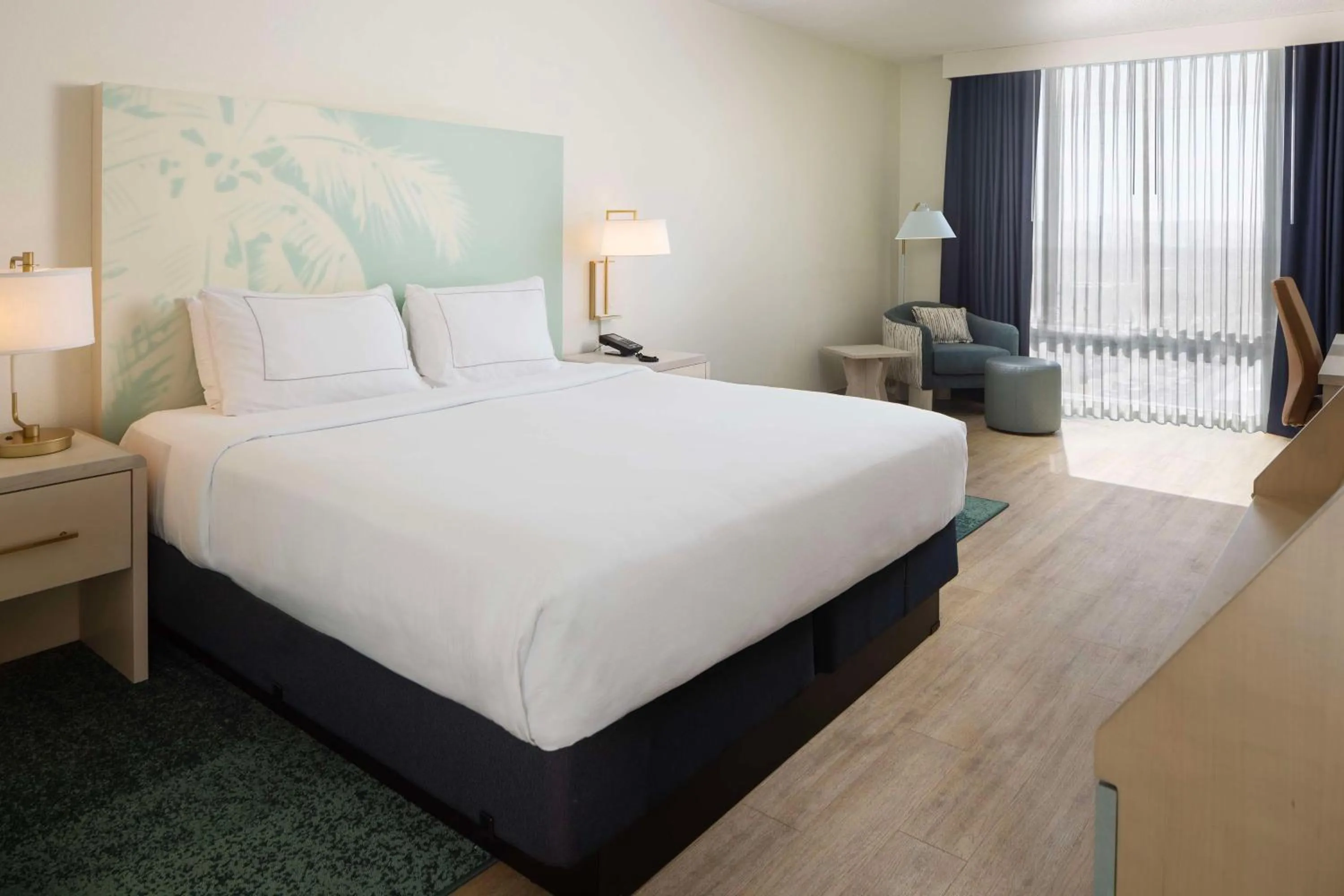 Bed in Hotel Dello Ft Lauderdale Airport, Tapestry Collection by Hilton