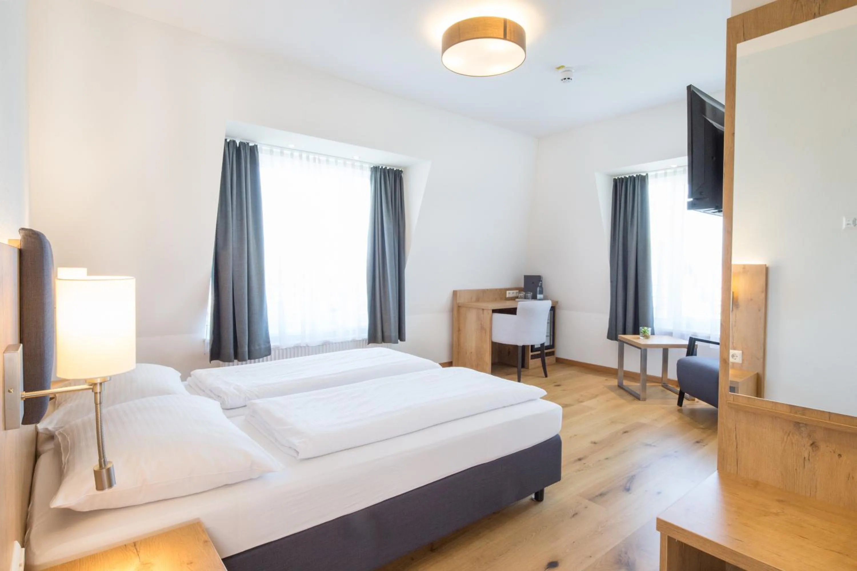 Double Room with Side Lake View - single occupancy in Adler Hotel & Gasthaus
