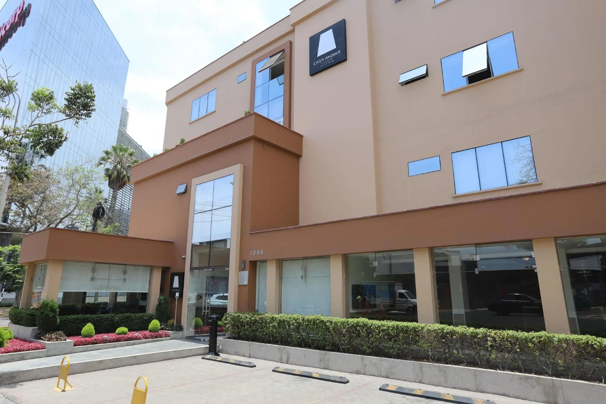 Facade/entrance in Casa Andina Standard Miraflores San Antonio